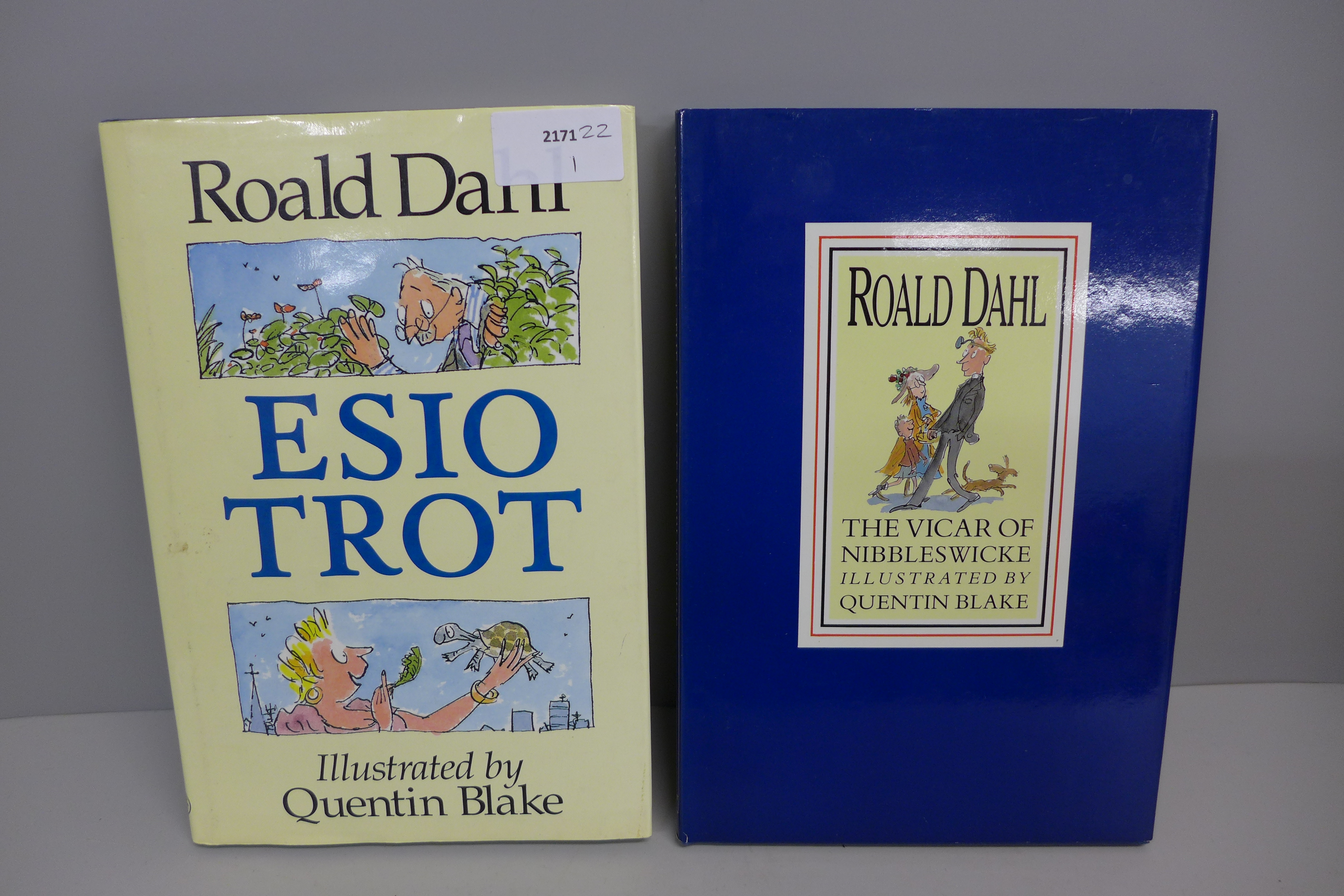 Two first edition books by Roald Dahl; Esio Trot (Cape, 1990) and The Vicar of Nibbleswicke (