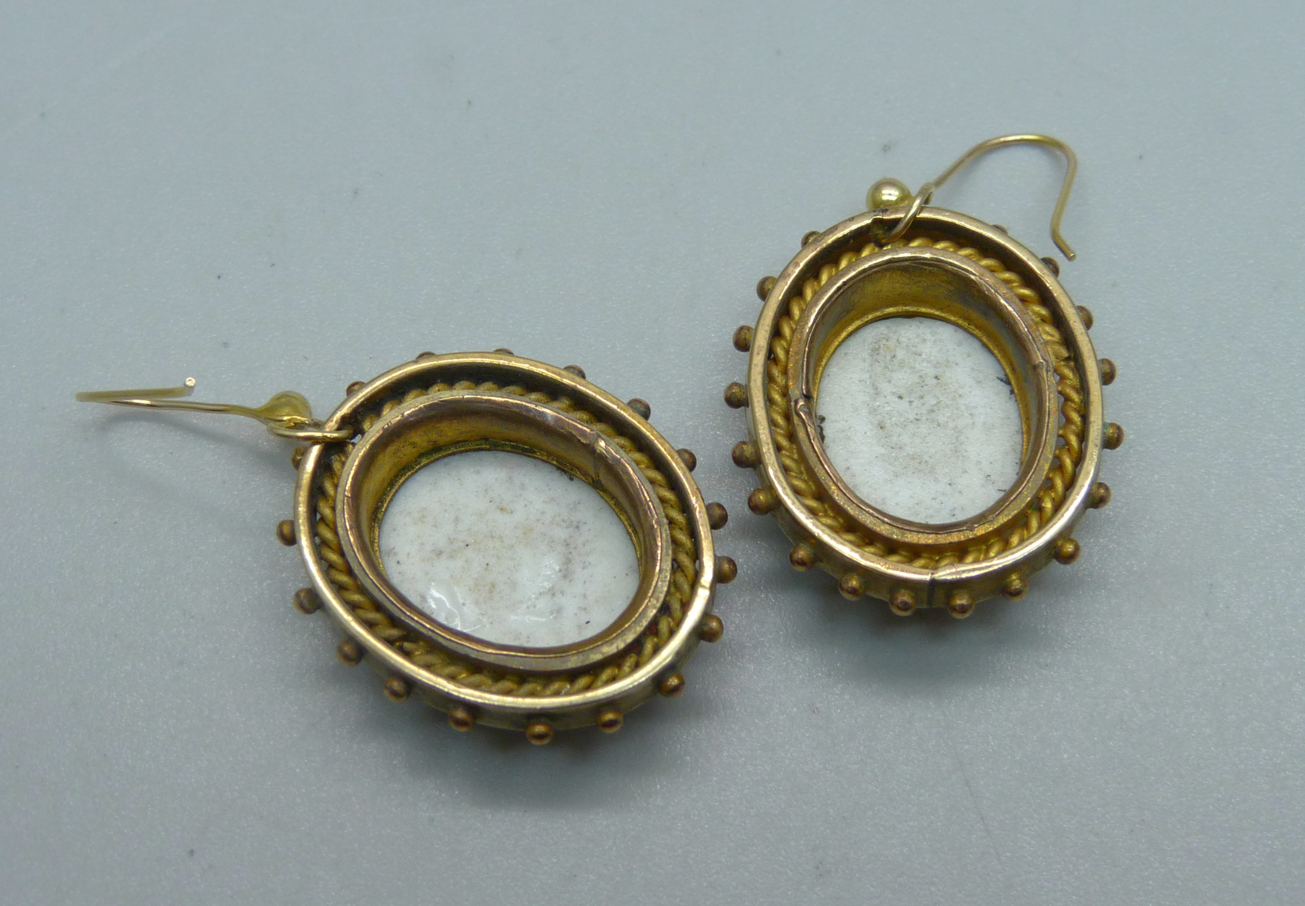A pair of gilt metal portrait earrings - Image 3 of 3