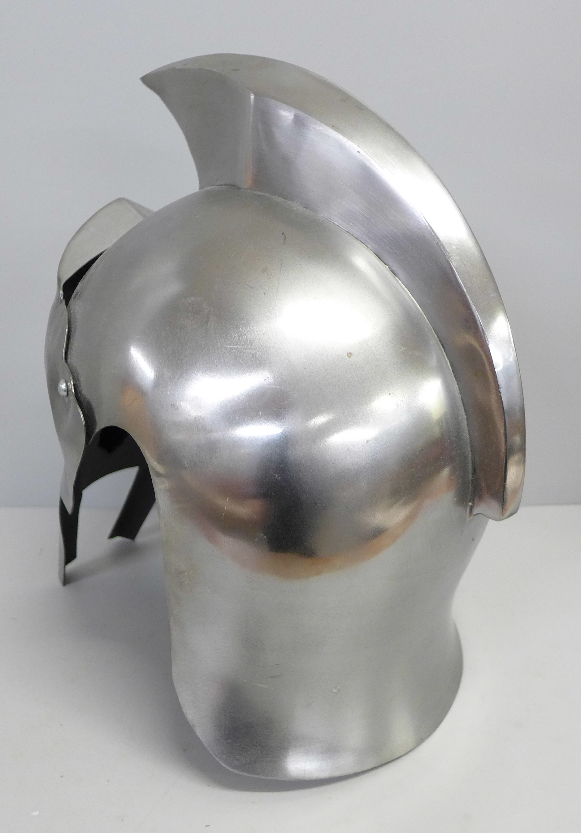 A replica gladiator helmet - Image 3 of 3