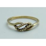 A 9ct gold ring, 1g, M