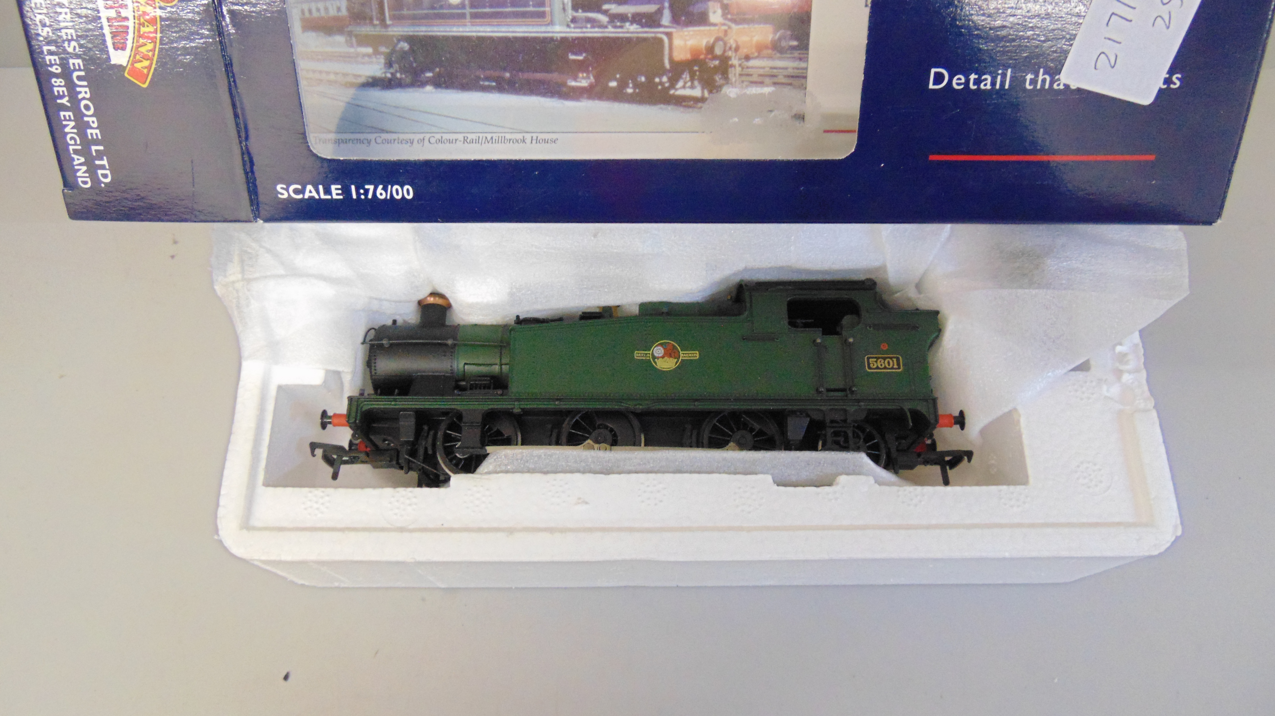 A Bachmann 32-080 class 56XX tank 5601 BR lined green L/Crest 00 gauge locomotive, boxed - Image 3 of 3