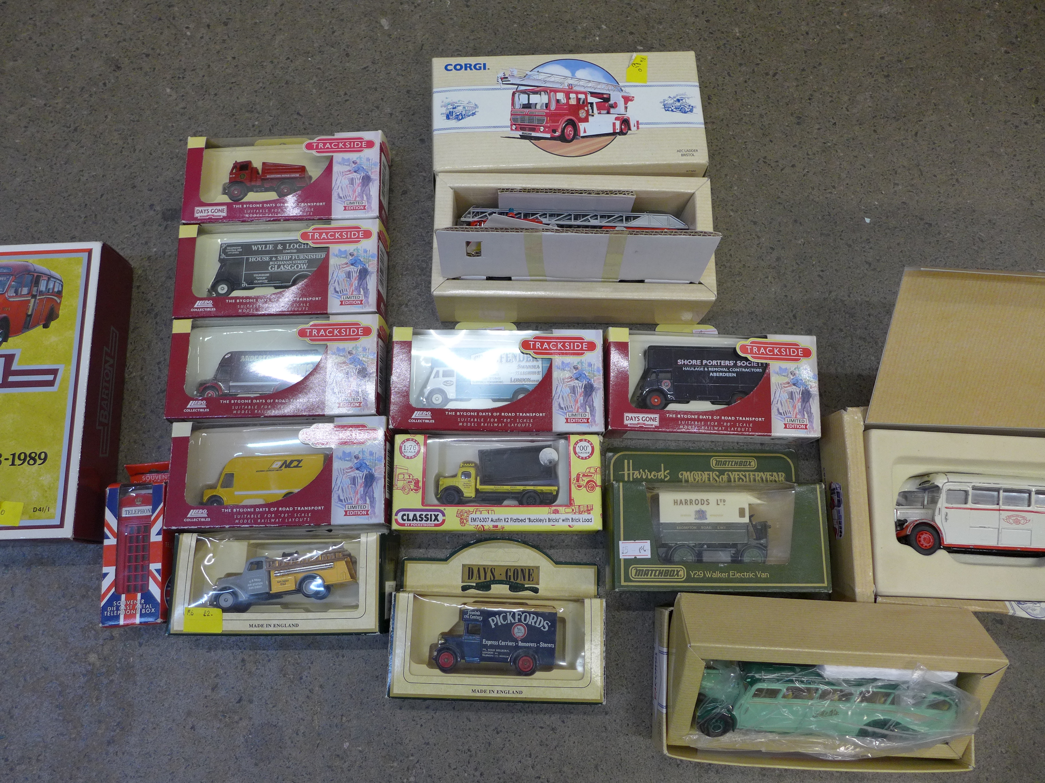 A collection of Corgi and Trackside model vehicles, boxed - Image 2 of 3