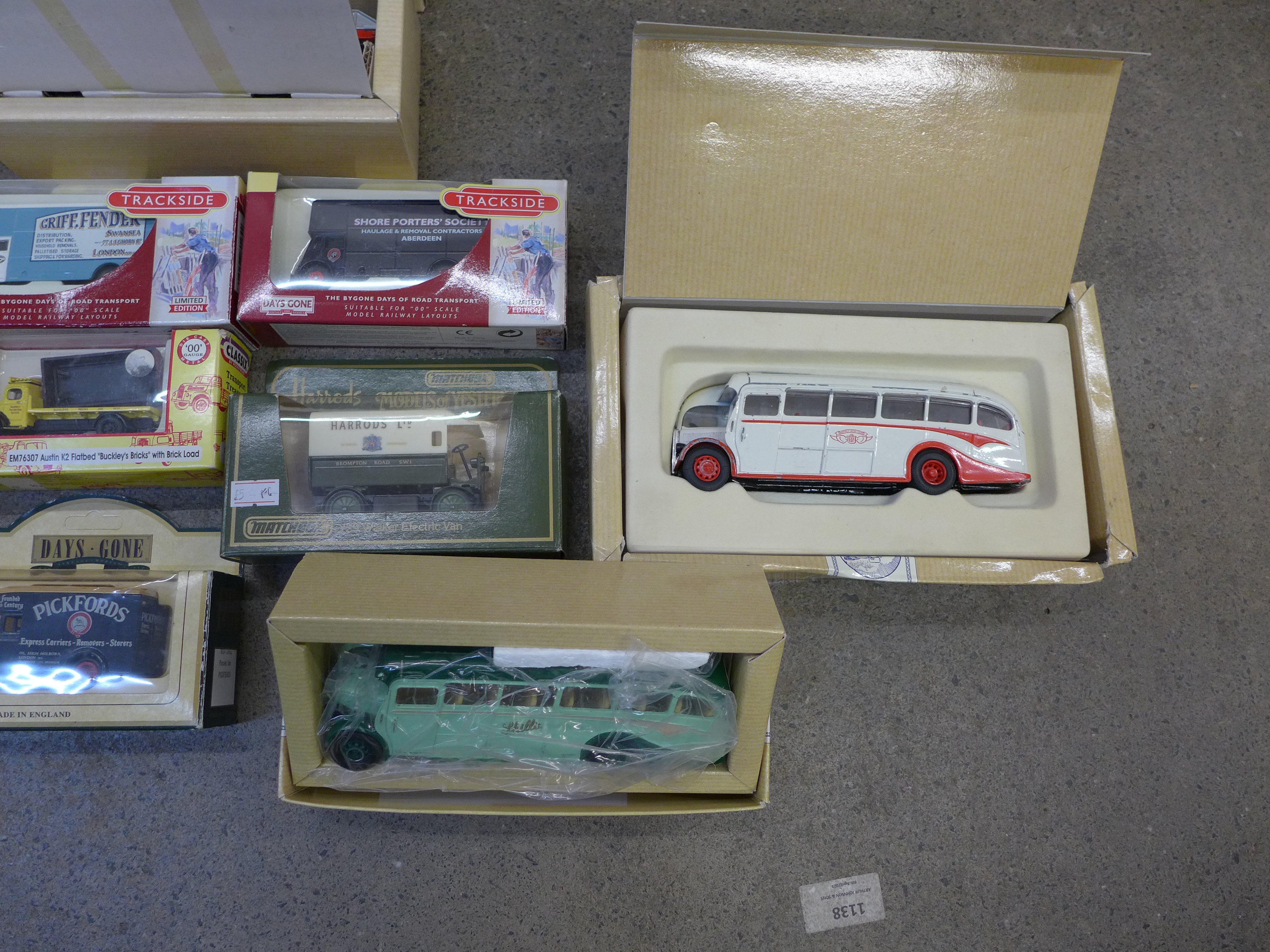 A collection of Corgi and Trackside model vehicles, boxed - Image 3 of 3