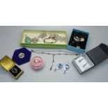 A collection of silver jewellery