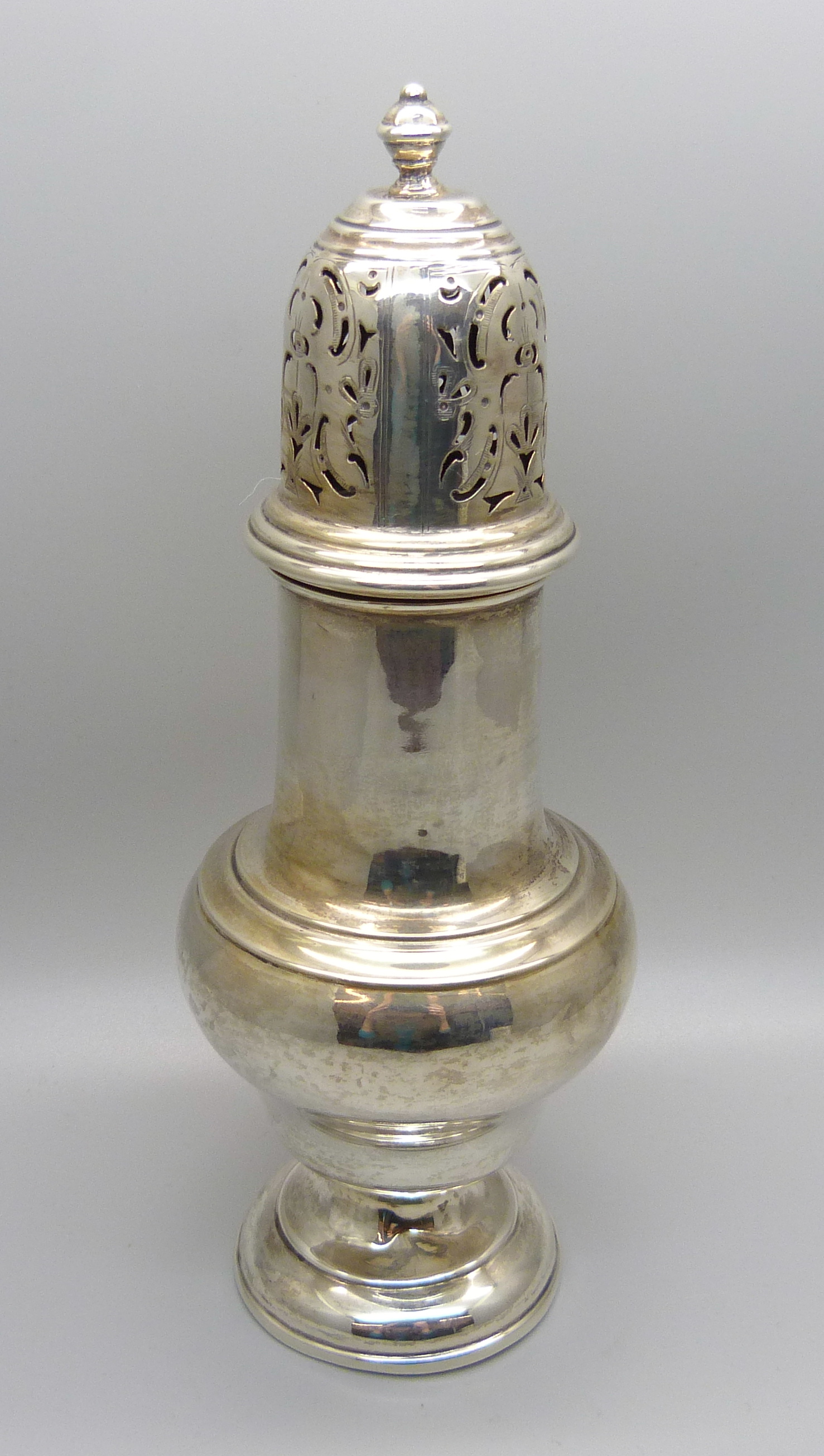 A silver castor, 145g, (with some dents) - Image 3 of 4