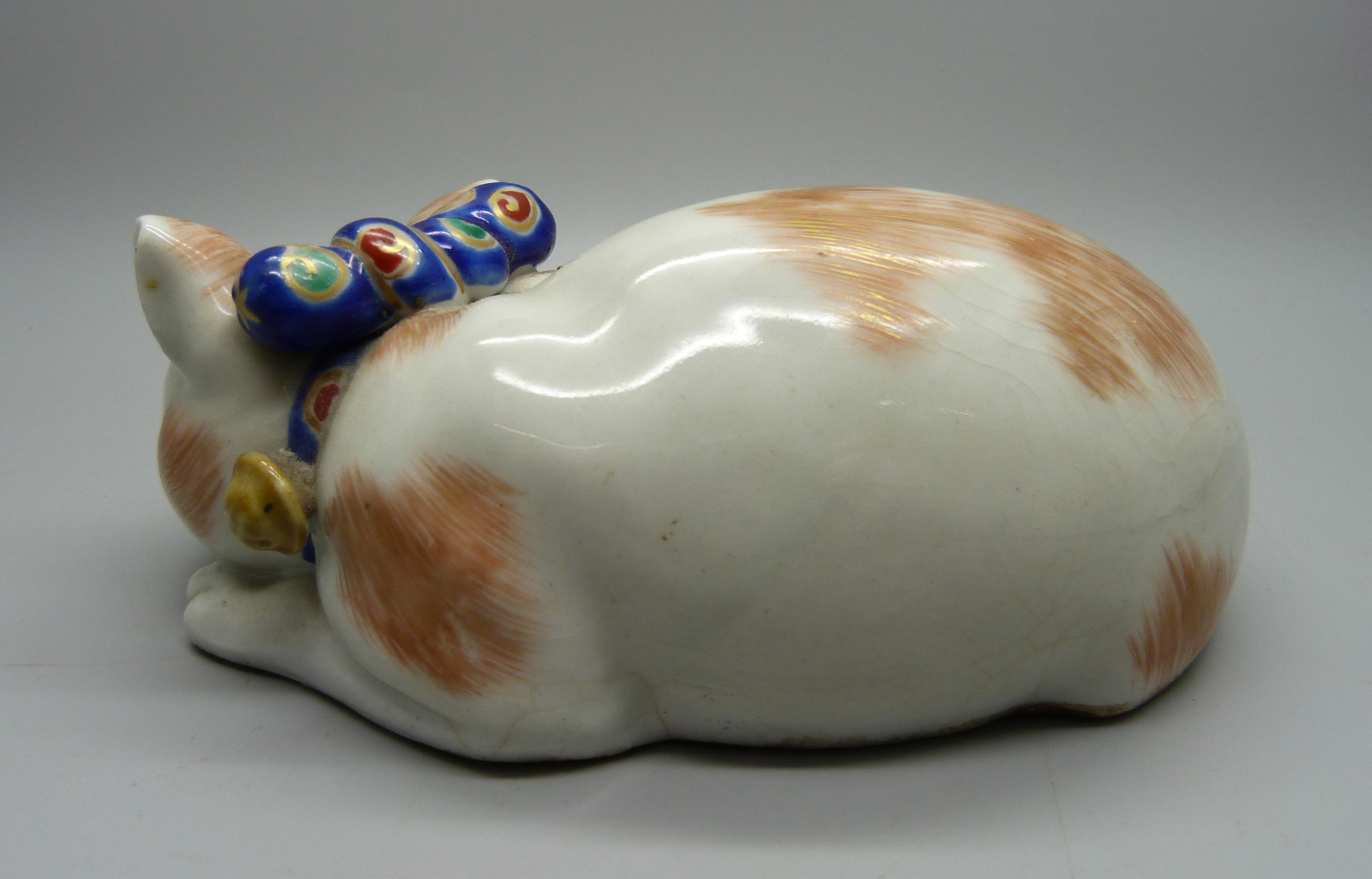 A Japanese Taisho period Kutani porcelain model of a sleeping cat, 15.5cm - Image 3 of 4