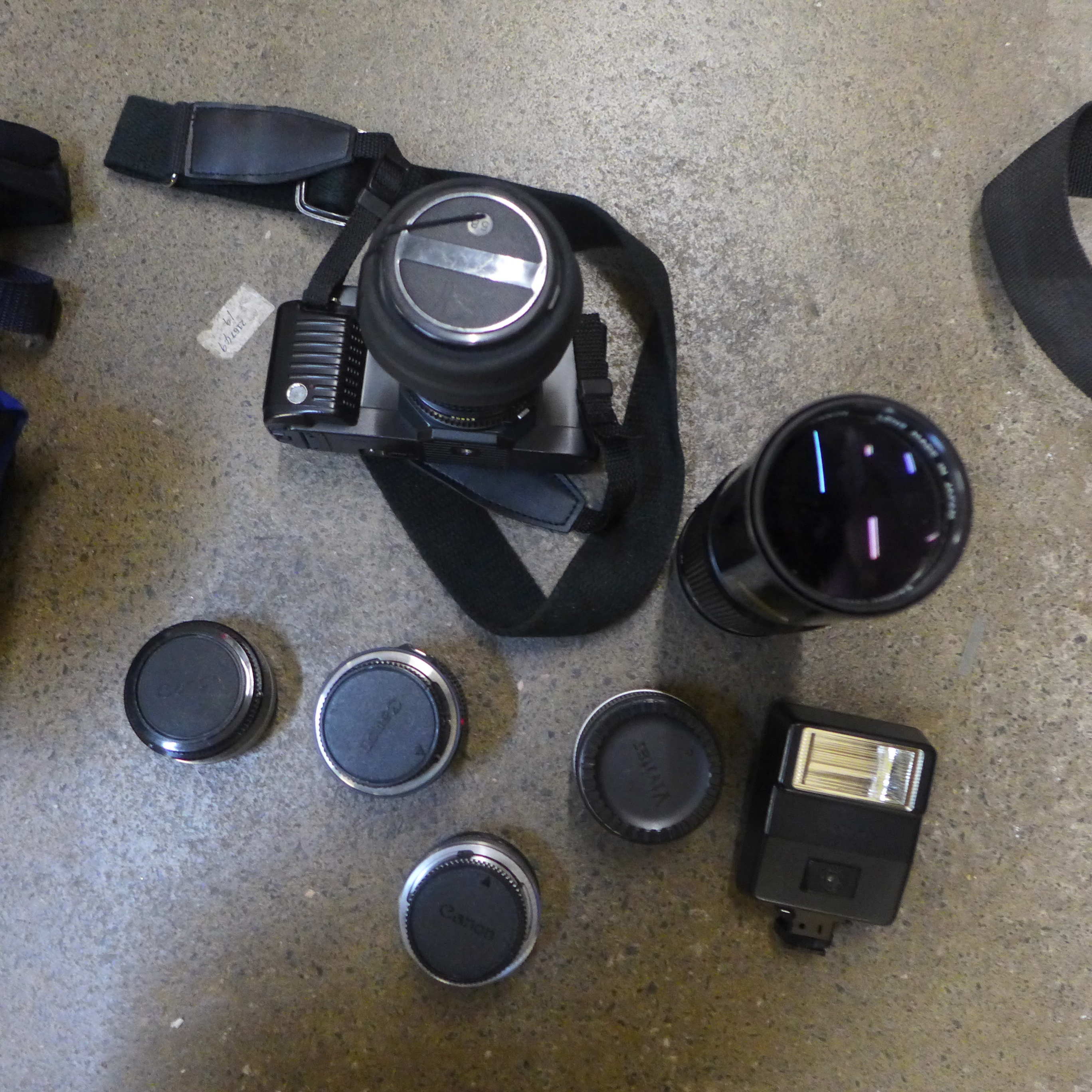 A Canon T70 35mm fim camera, two spare Canon lenses, 24mm and 300mm, an adaptor, Vivitor - Image 2 of 3