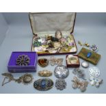 A collection of vintage brooches and a blue stone set case