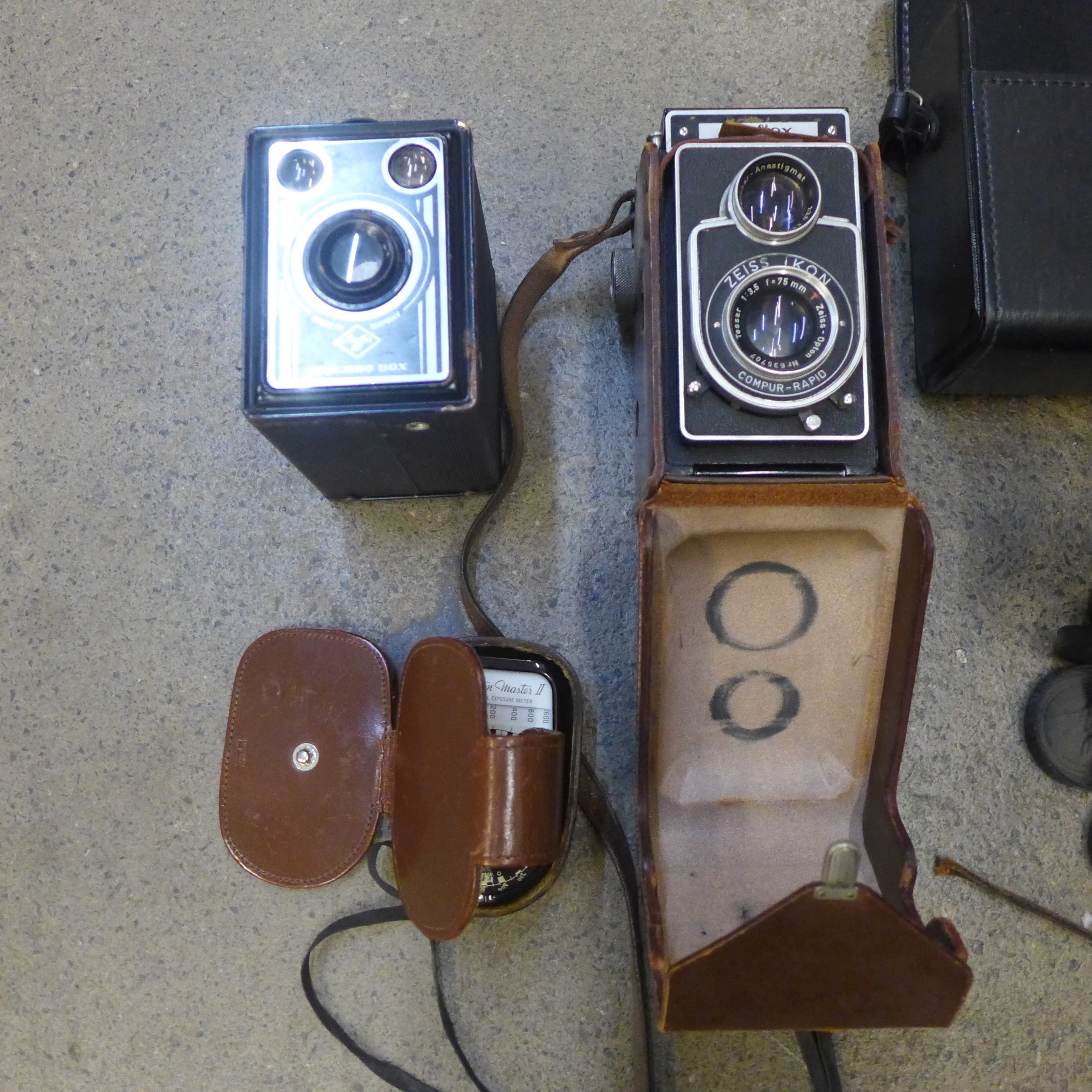 A pair of Tasco 6x18x35 binoculars, a Zeiss Ikon Ikoflex camera, a Weston Master II light meter, - Image 2 of 3