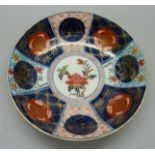 An early Worcester Imari bowl with crescent mark to base, 12cm