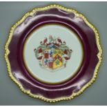 A Flight Barr and Barr Worcester armorial plate decorated with a coat of arms bearing the motto '