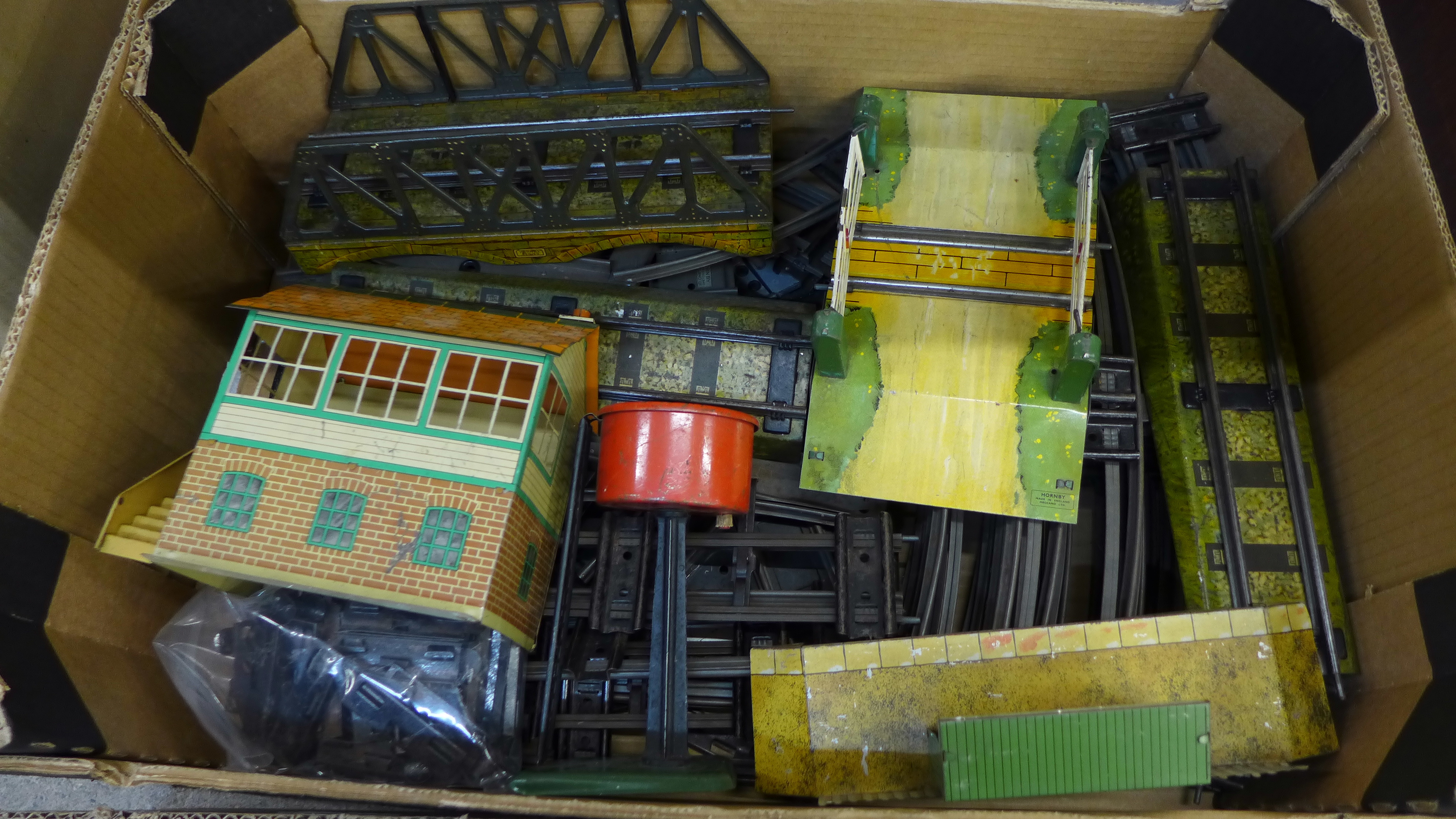 A collection of Hornby O gauge model rail - Image 2 of 2