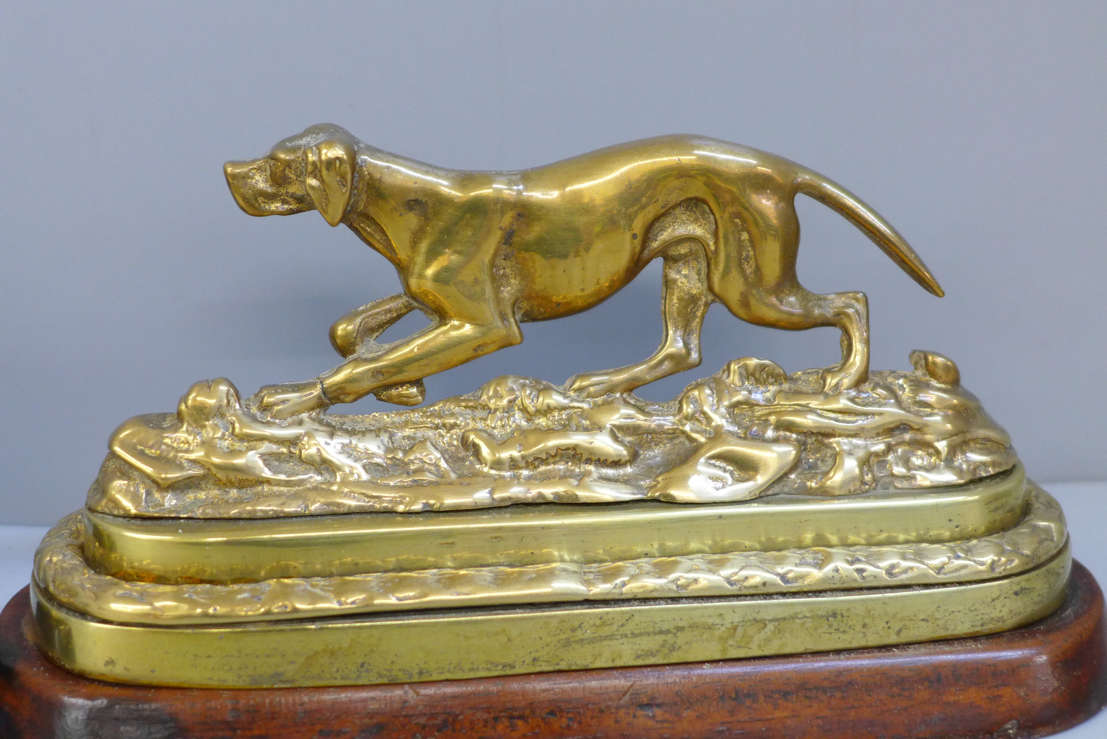 A pair of Victorian brass gun dogs on mahogany bases with traces of original gilding, 21cm - Image 3 of 4