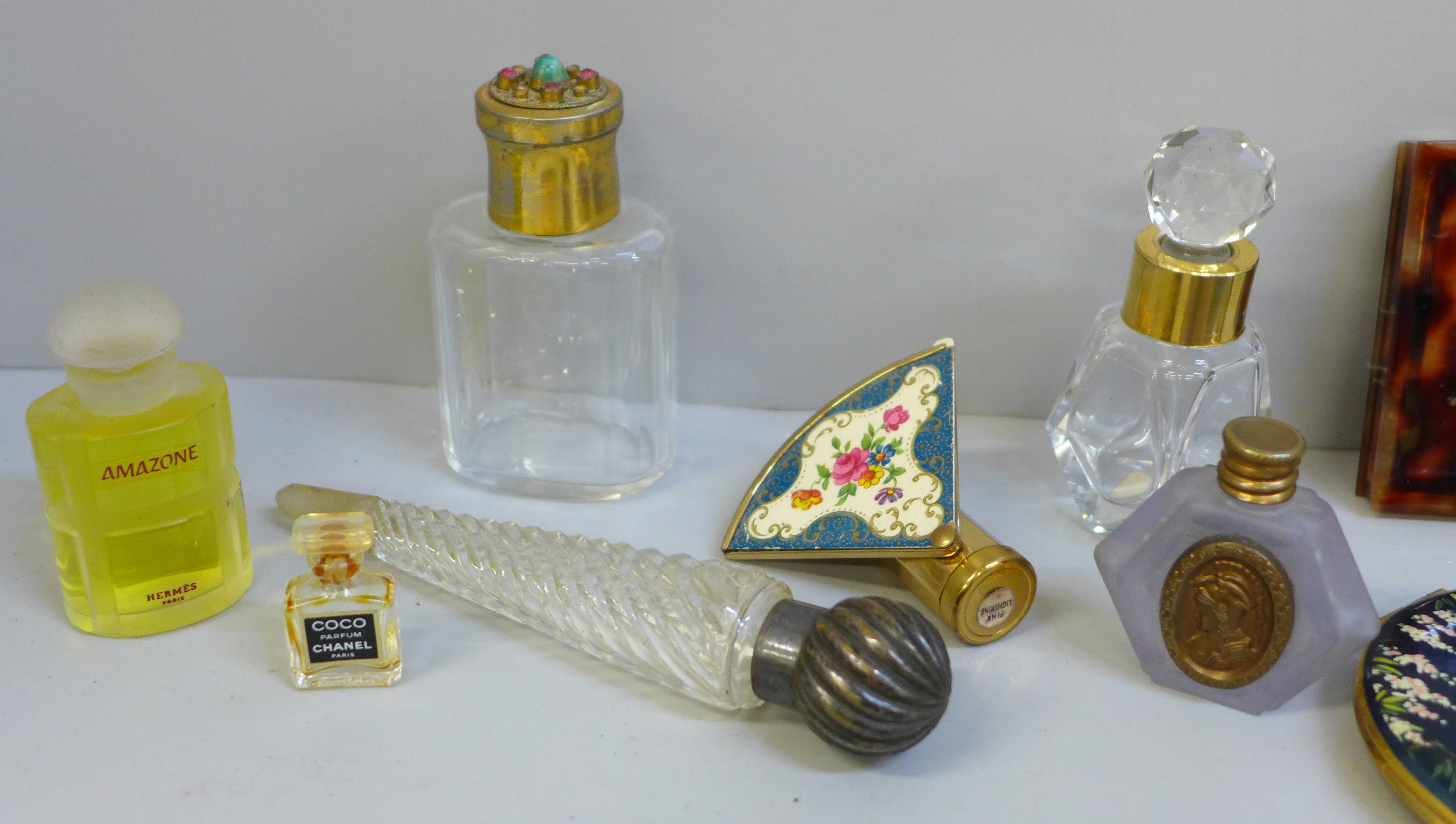 A collection of compacts and perfume bottles including Chanel No.5 miniatures - Image 2 of 4