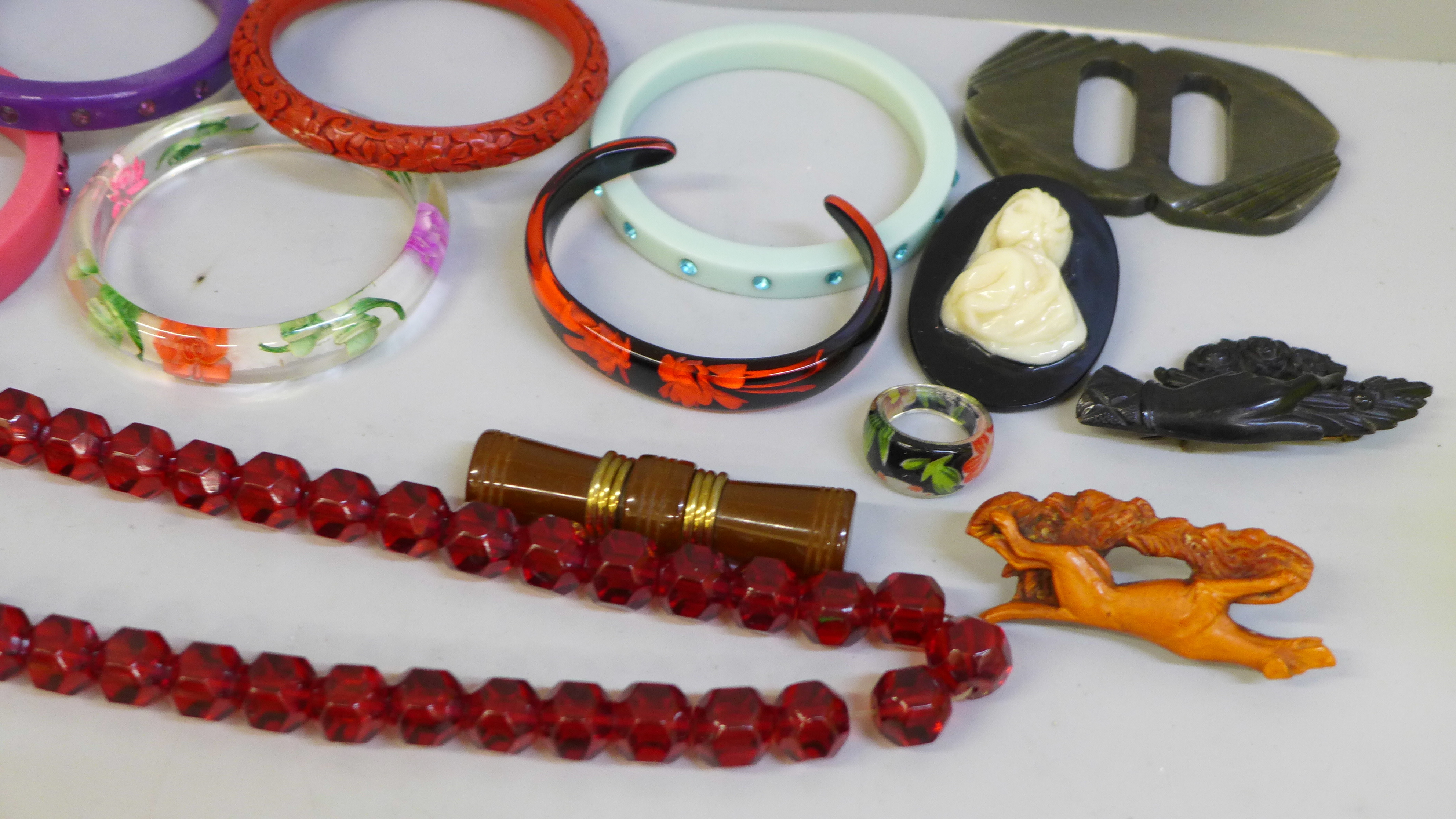A box of bangles, bracelets and brooches including Bakelite - Image 3 of 3
