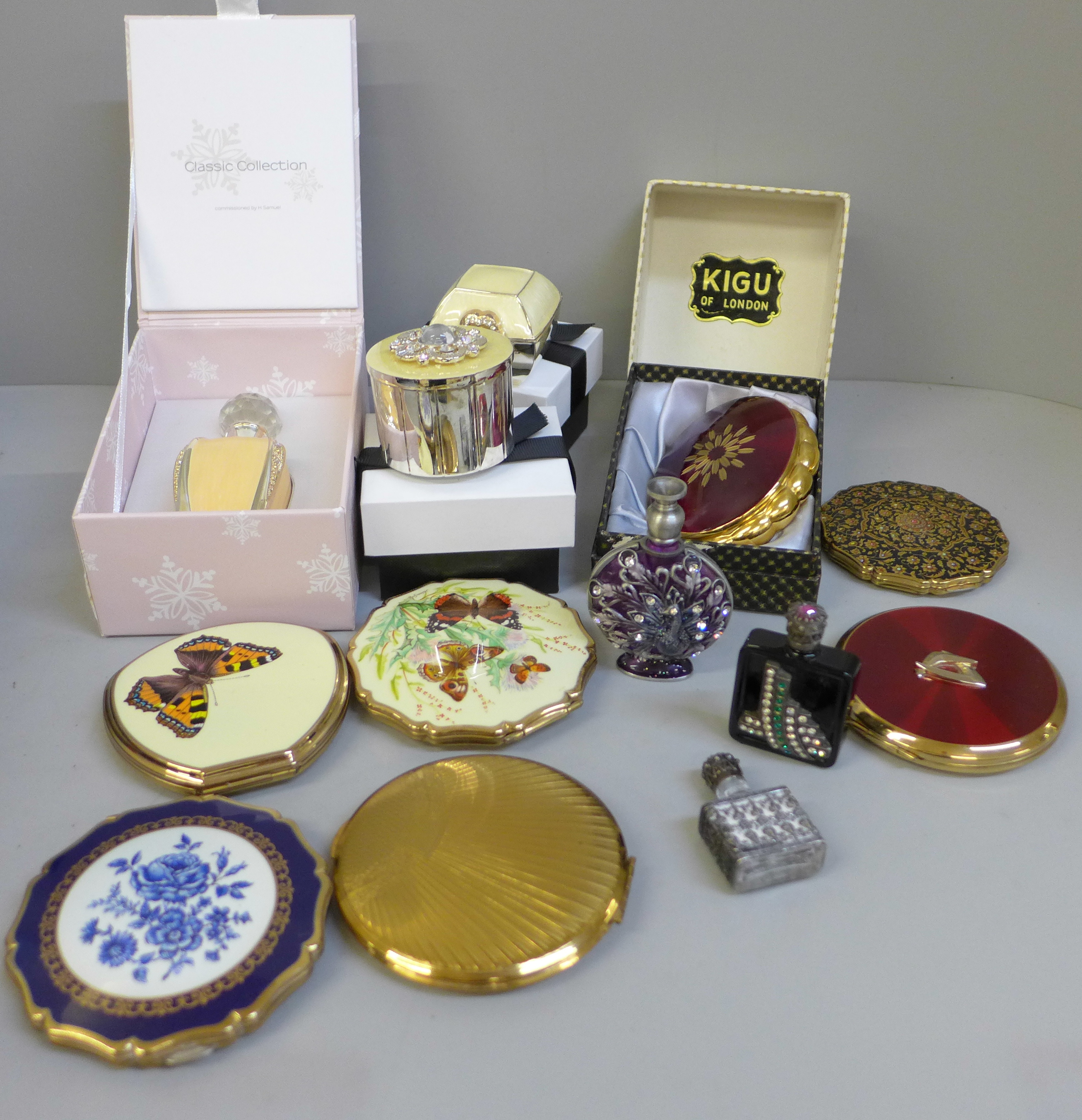 Assorted compacts and scent bottles including boxed musical Kigu compact