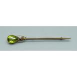 A 9ct gold and peridot brooch, 3.1g with metal pin, 74mm