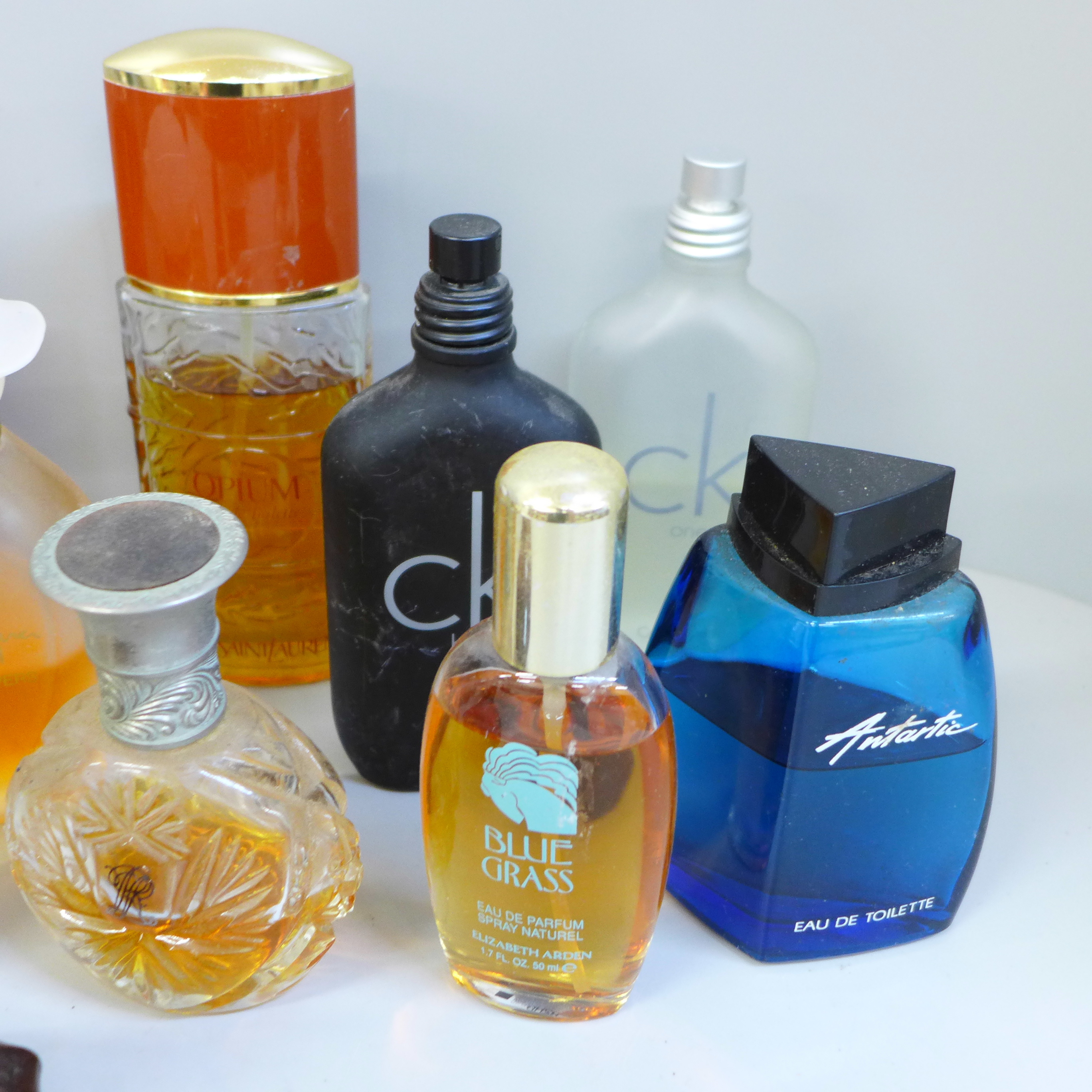 A collection of aftershaves and perfumes - Image 4 of 4