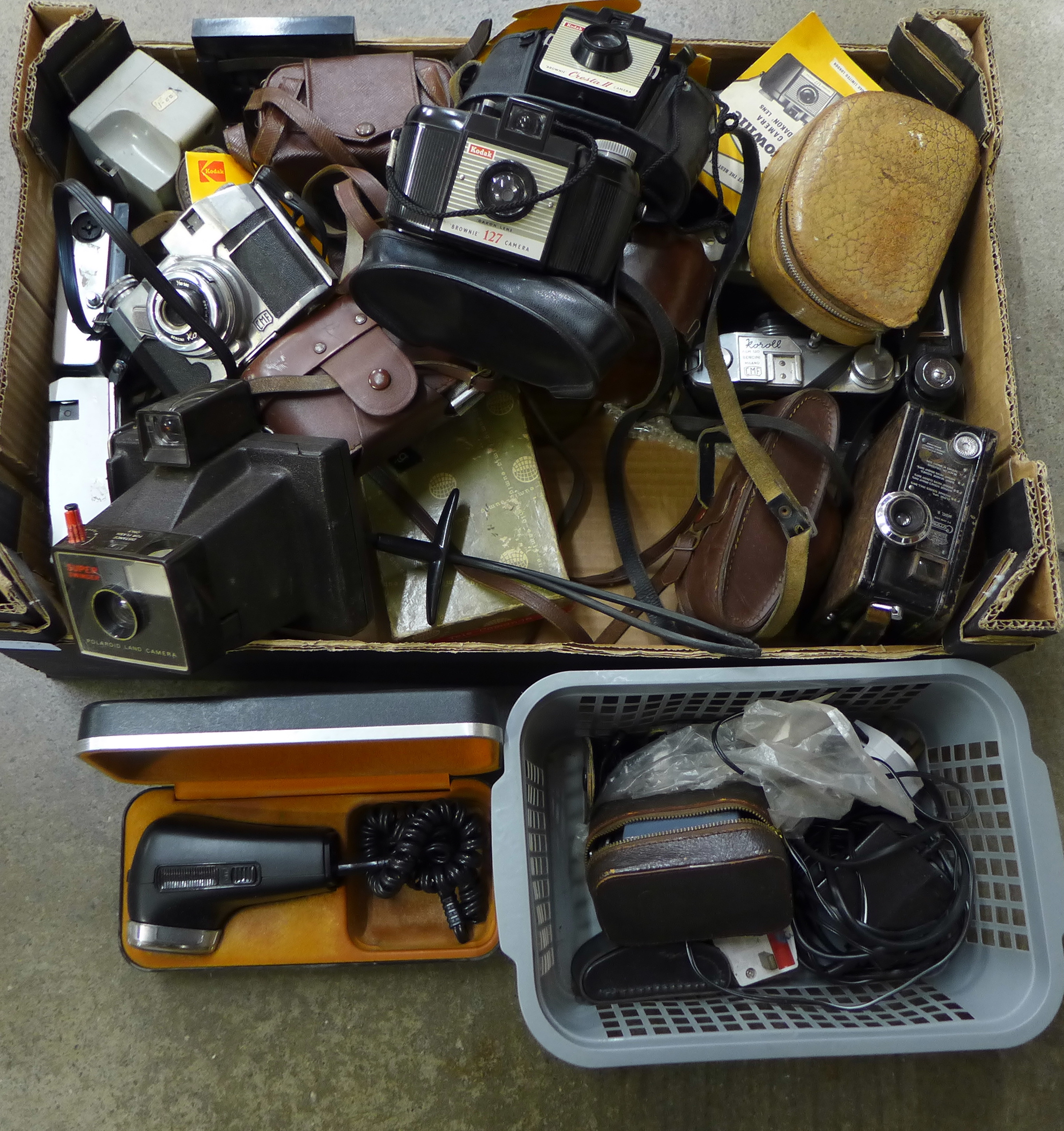 A box of mixed cameras, Covonet Model B, Koroll, etc., and accessories