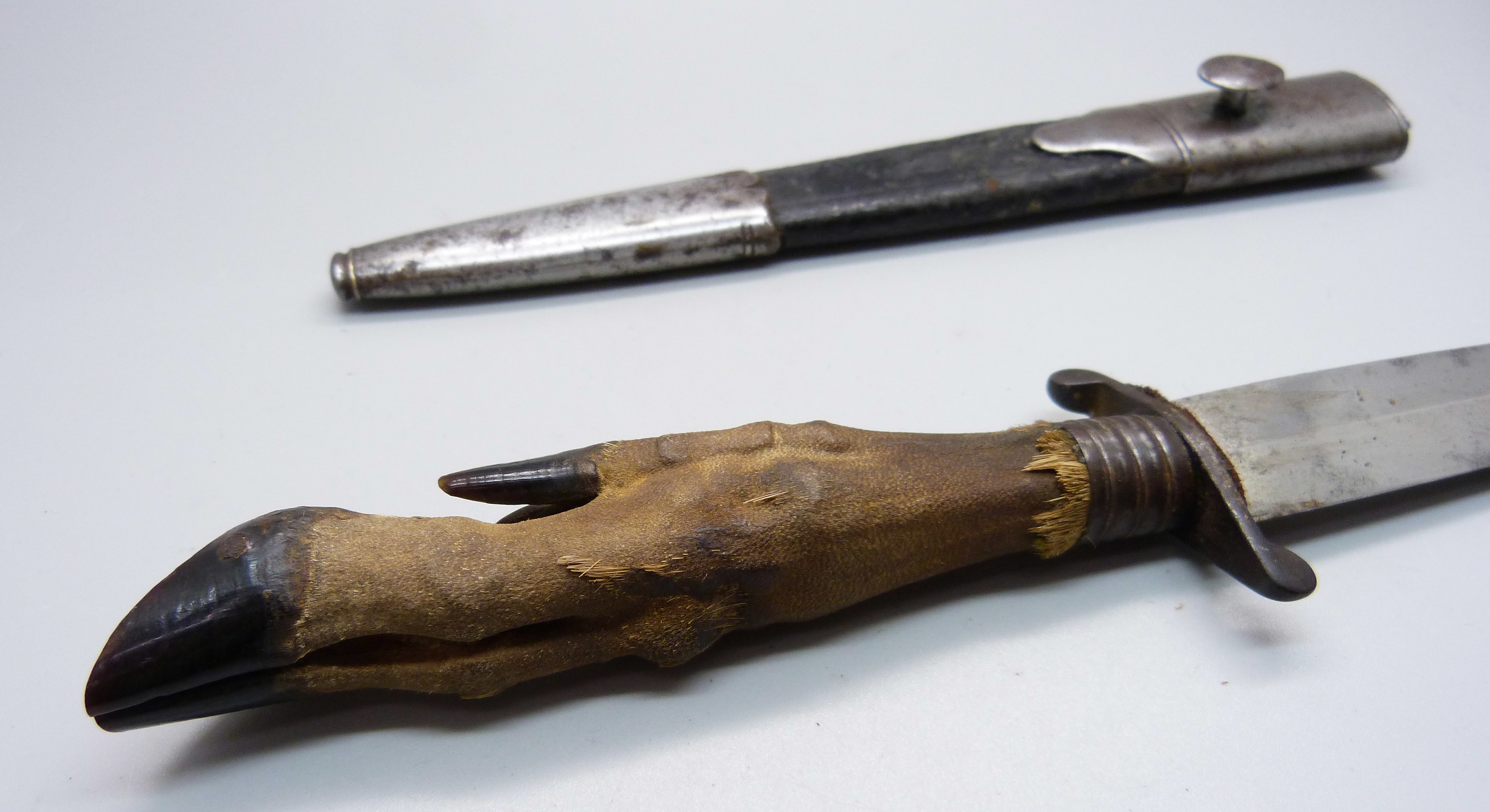 A German WWI trench knife with scabbard - Image 2 of 3