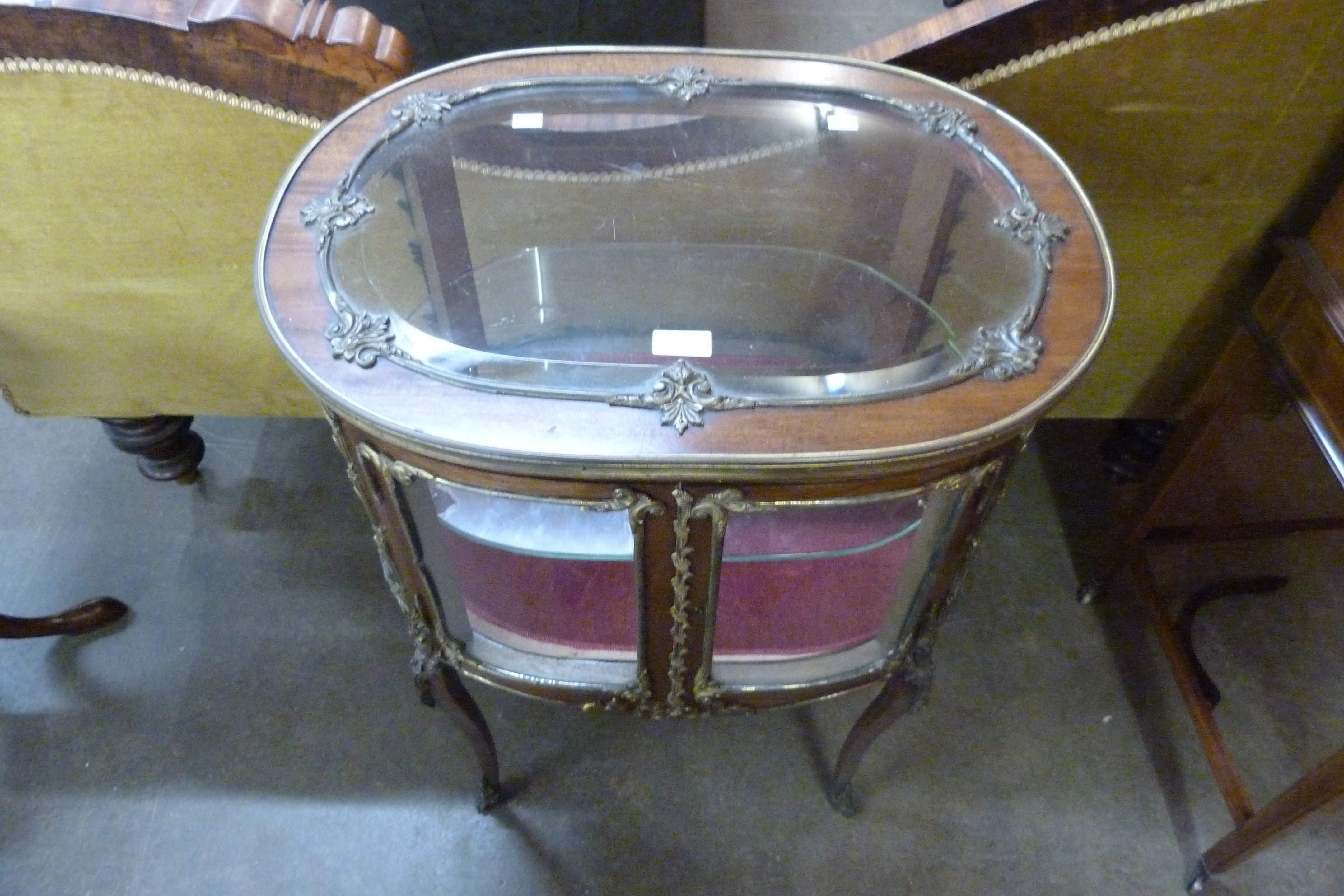 A 19th Century French mahogany and gilt metal mounted bijouterie cabinet - Image 2 of 2