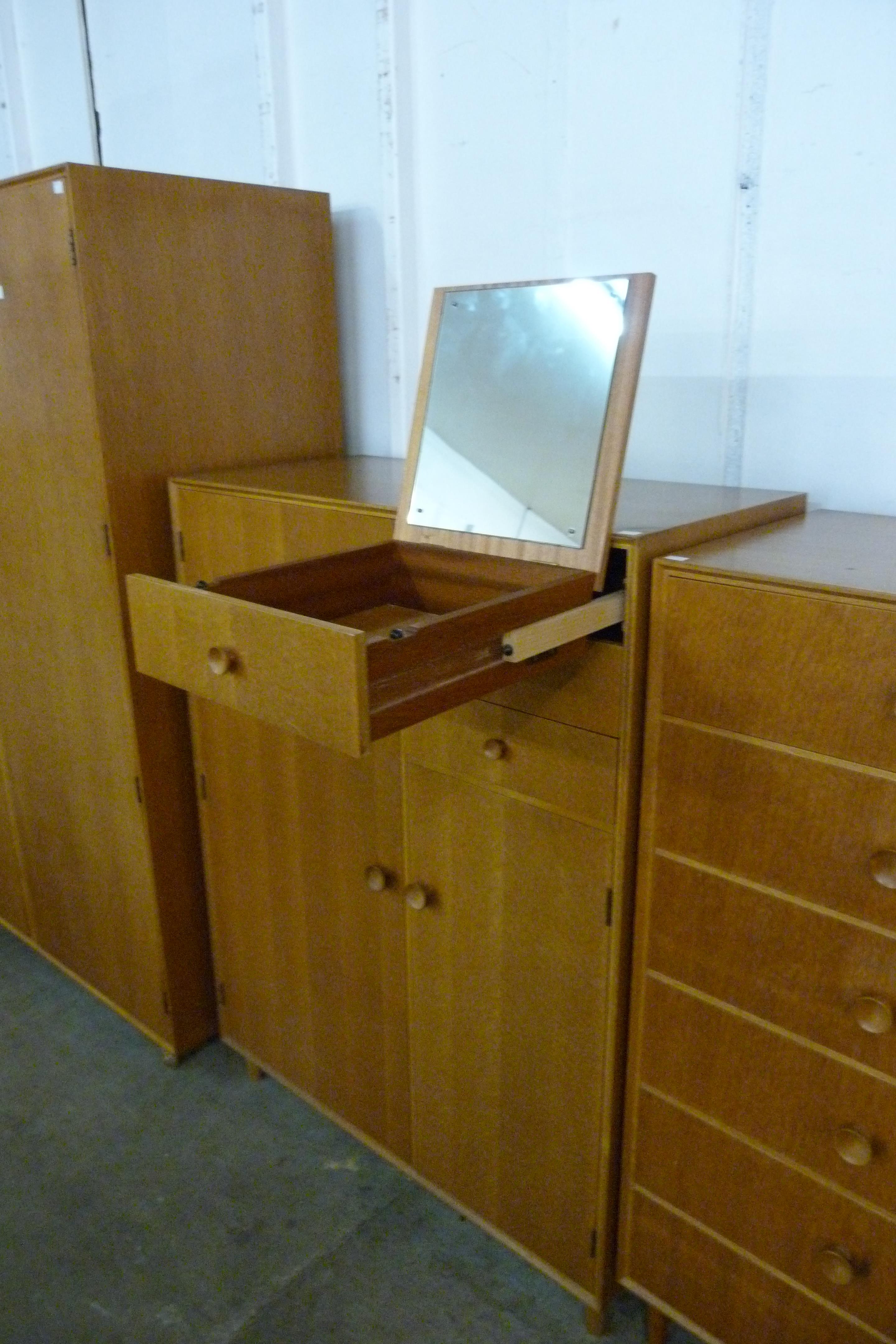 A Meredew oak four piece bedroom suite, comprising; wardrobe, tallboy, dressing table and a chest of - Image 5 of 5