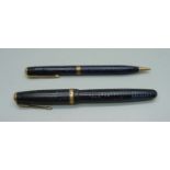 A Parker Vacumatic fountain pen with 14ct gold nib and a matching pencil