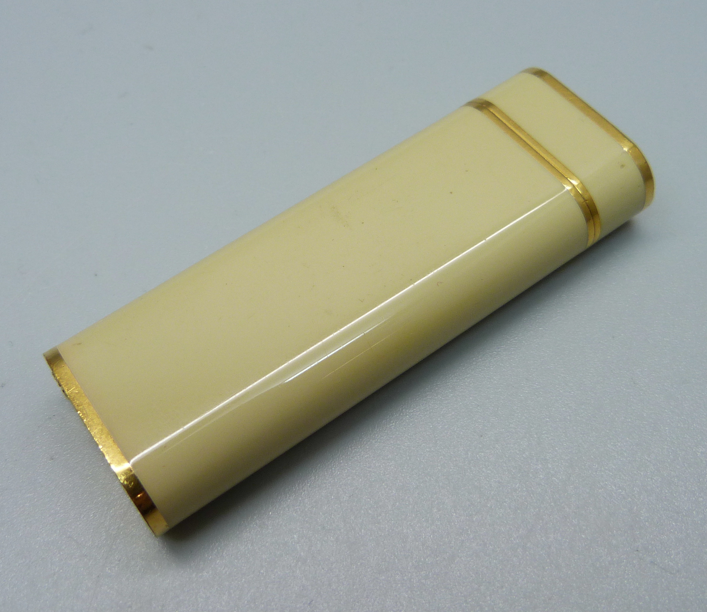 A Cartier lighter in original box with spare Cartier flints - Image 2 of 5