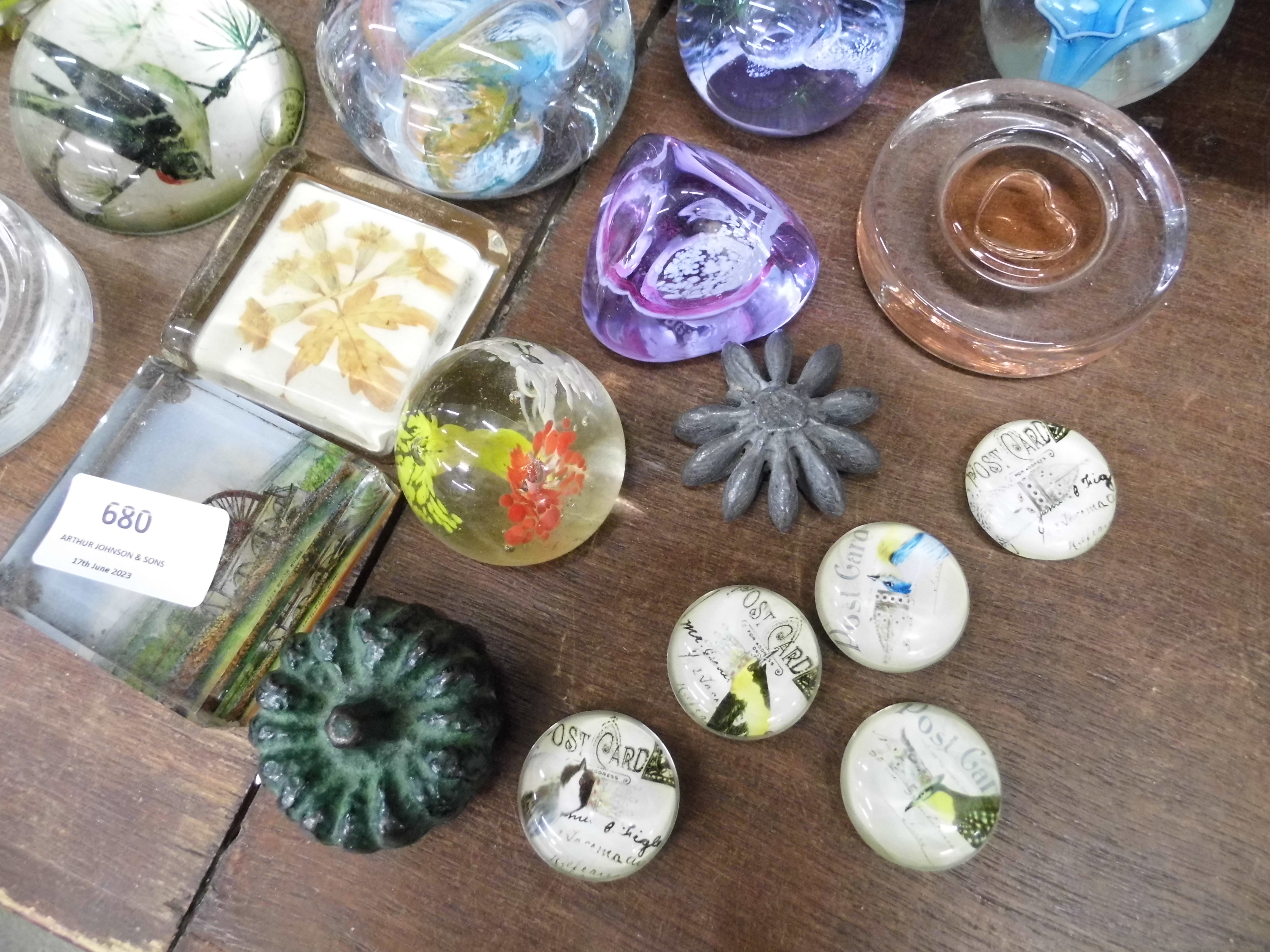 A quantity of glass paperweights - Image 3 of 3