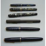 Eight pens including four with 14ct gold nibs, Conway Stewart 58 and 12, Parker Vacumatic and one