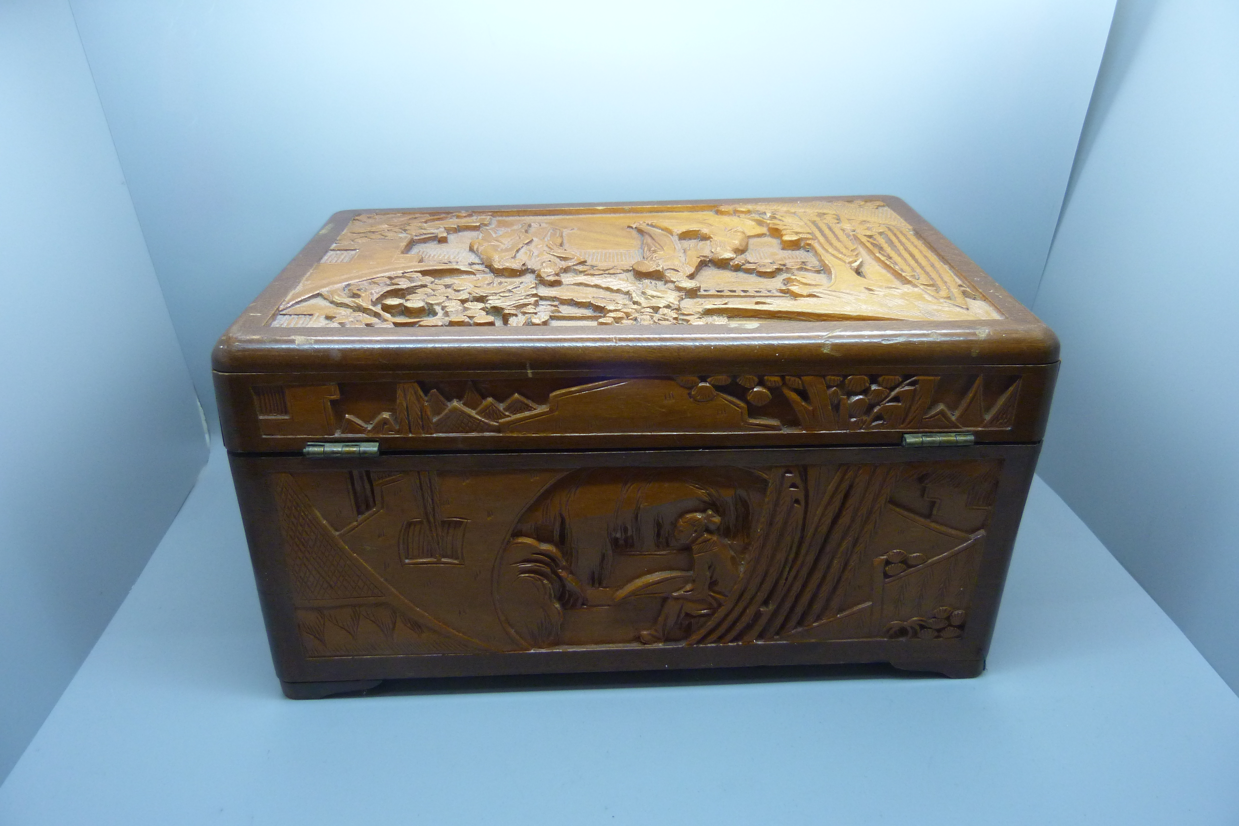 A carved wooden box, a military beret with cap badge, other badges and a For Campaign Service - Image 6 of 9