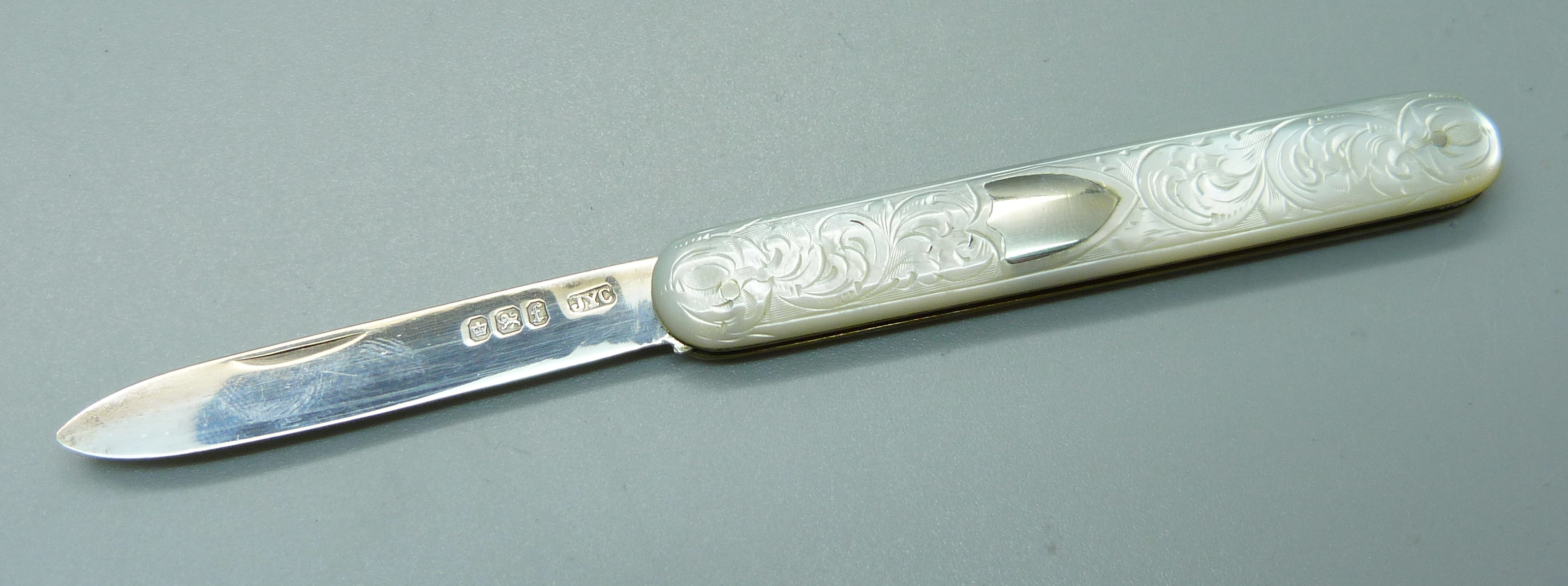 A Victorian silver and mother of pearl fruit knife, Sheffield 1898, John Yeomans Cowlishaw