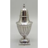 A Victorian silver pepperette with screw top, London 1889, 36g