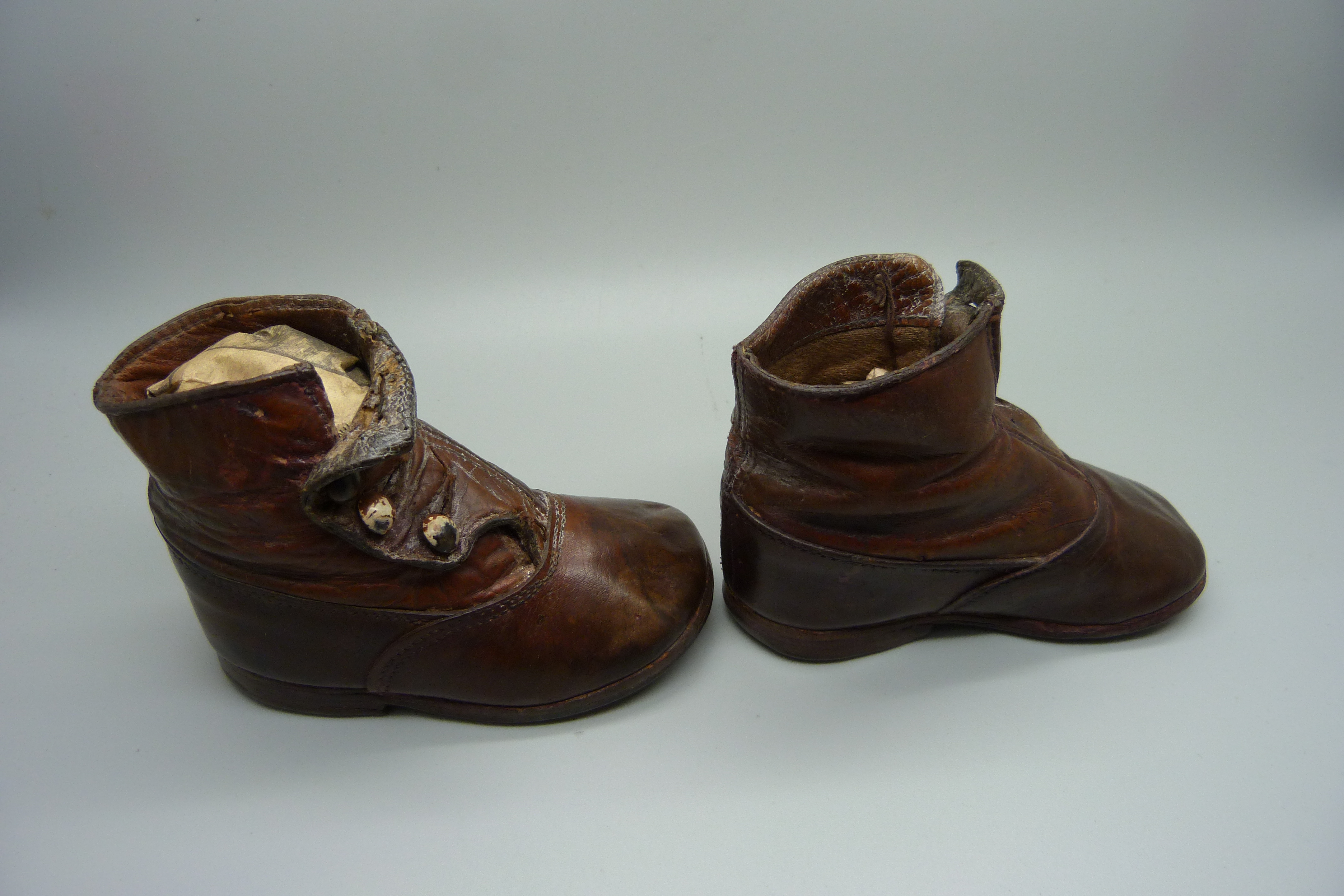 A pair of late 19th Century children's leather shoes - Image 2 of 3
