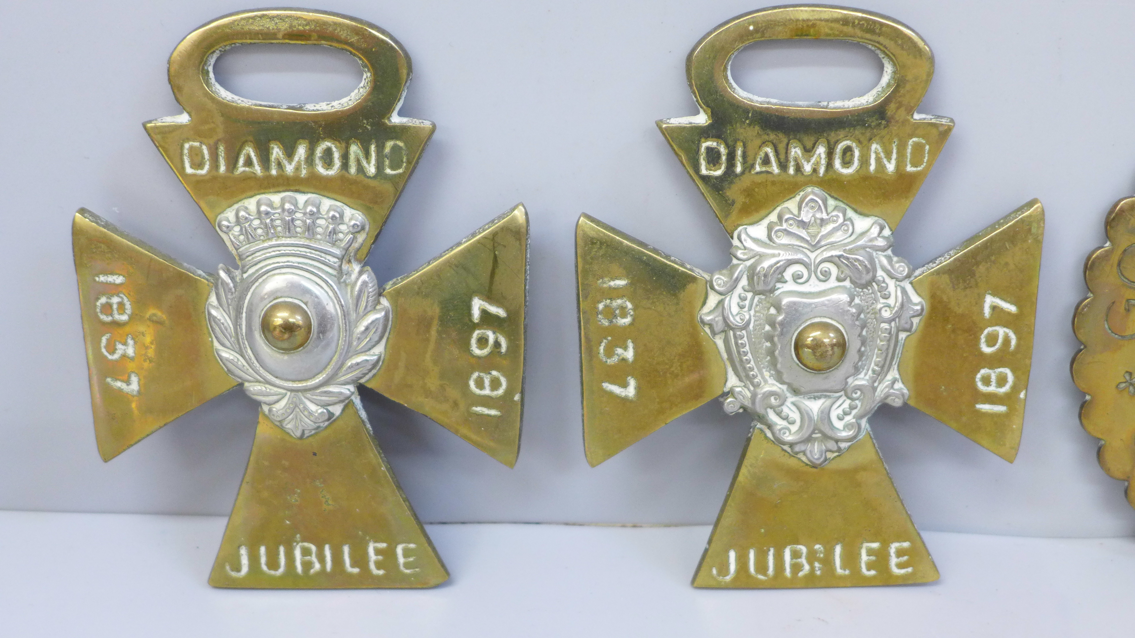 A collection of four horse brasses, two 1897 Jubilee, King George V and one other - Image 2 of 4