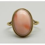 A 9ct gold and coral style cabochon ring, 2.5g, O