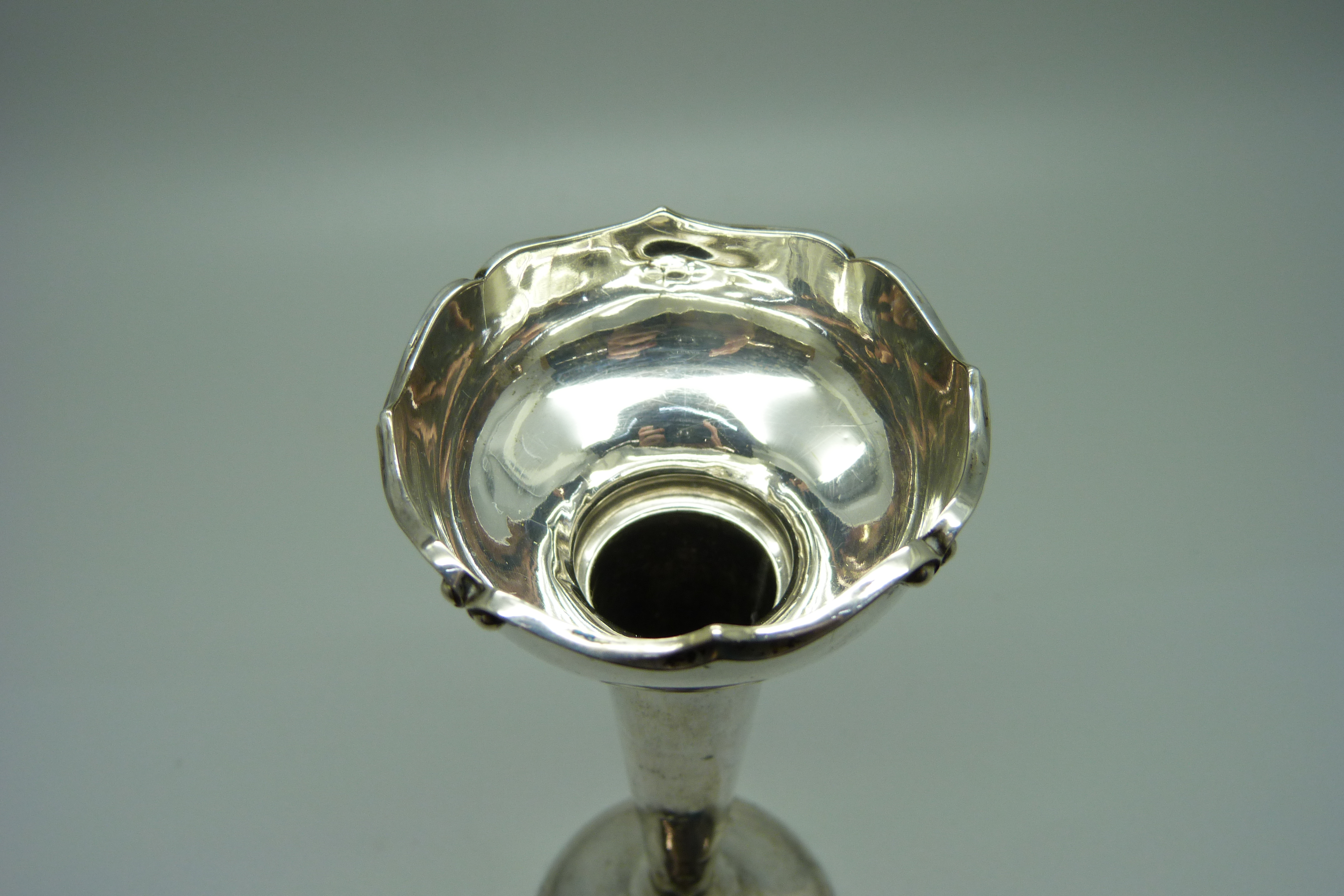 A silver posy vase, Birmingham 1911, weighted base, 12.5cm - Image 4 of 4