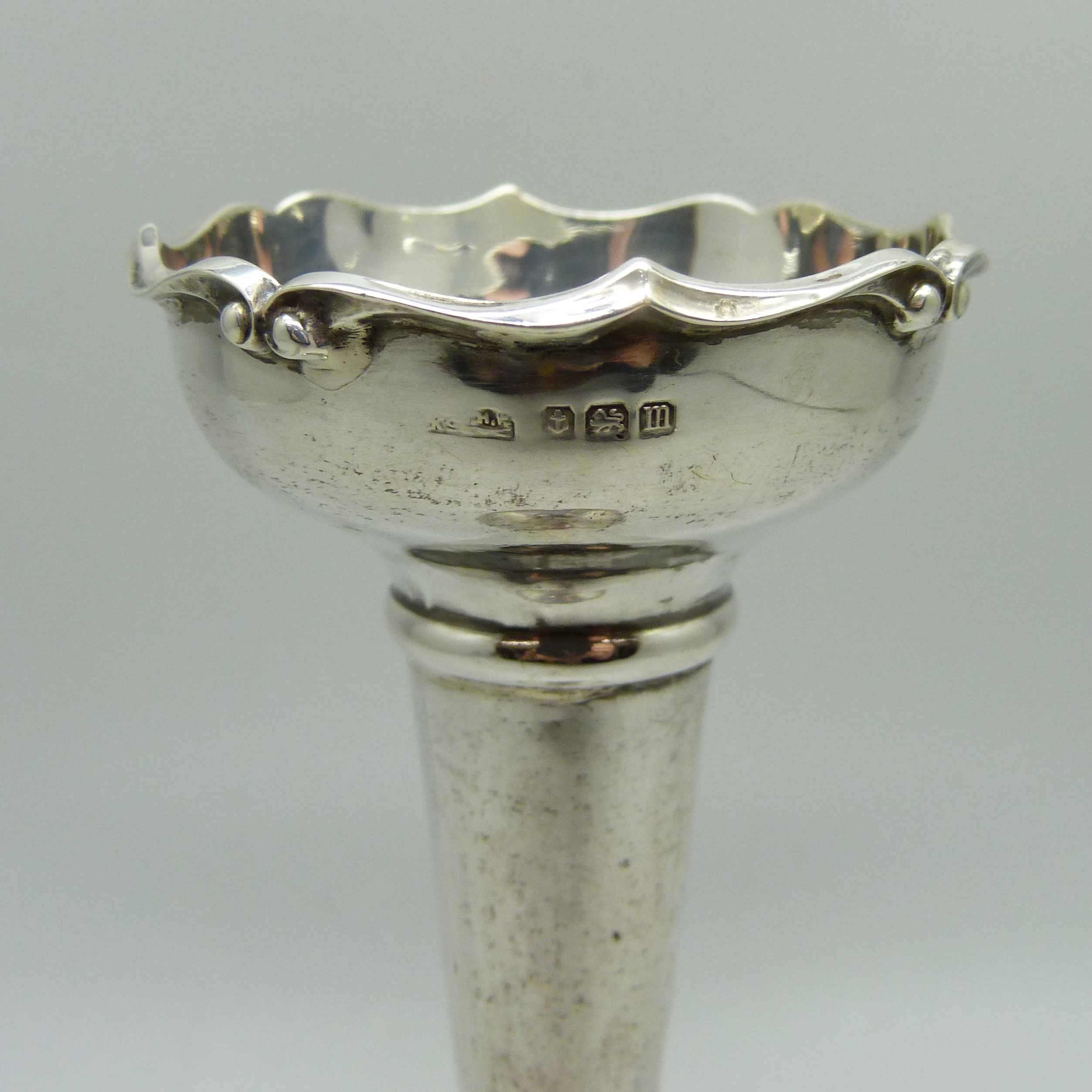 A silver posy vase, Birmingham 1911, weighted base, 12.5cm - Image 2 of 4