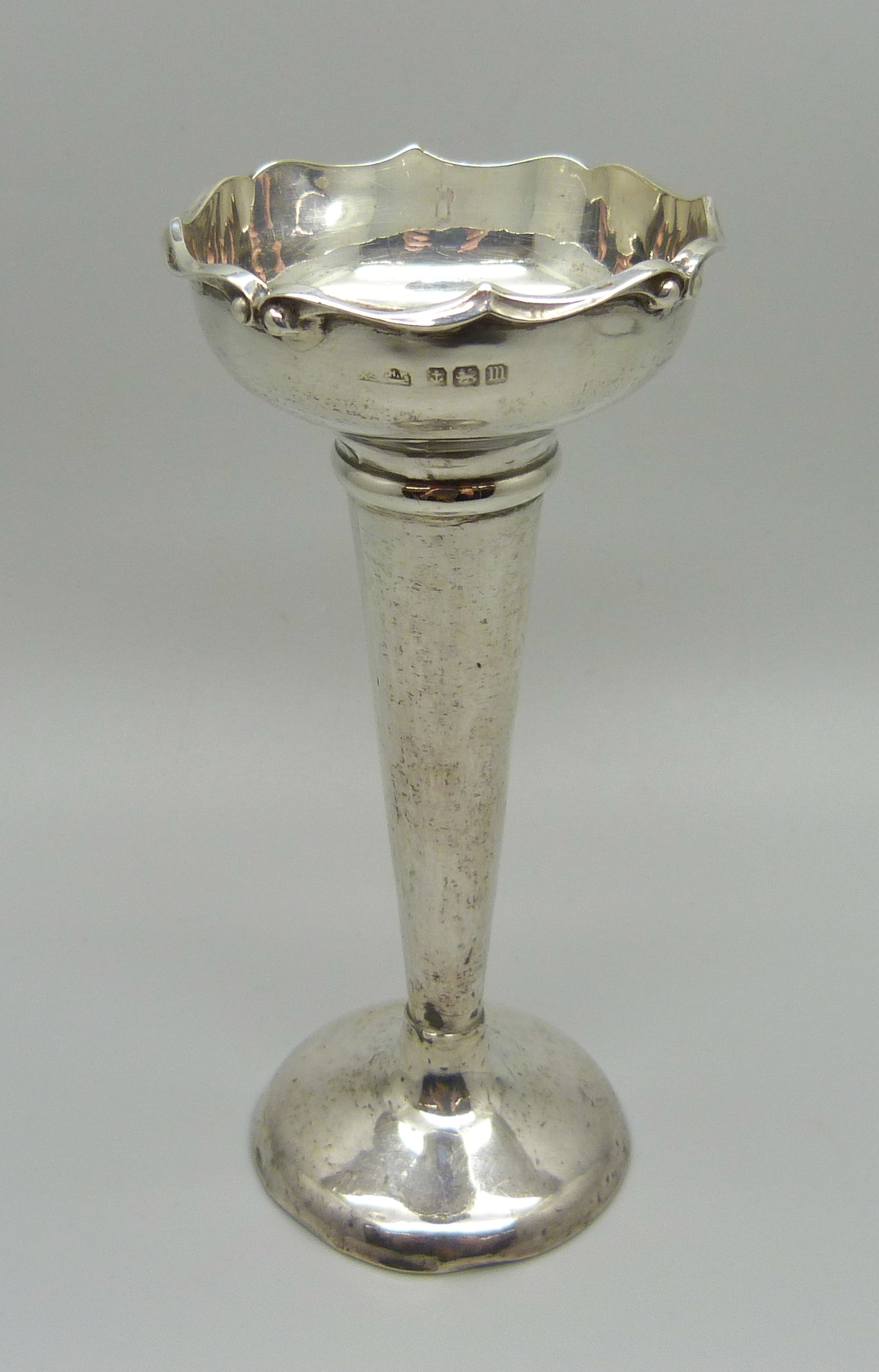 A silver posy vase, Birmingham 1911, weighted base, 12.5cm