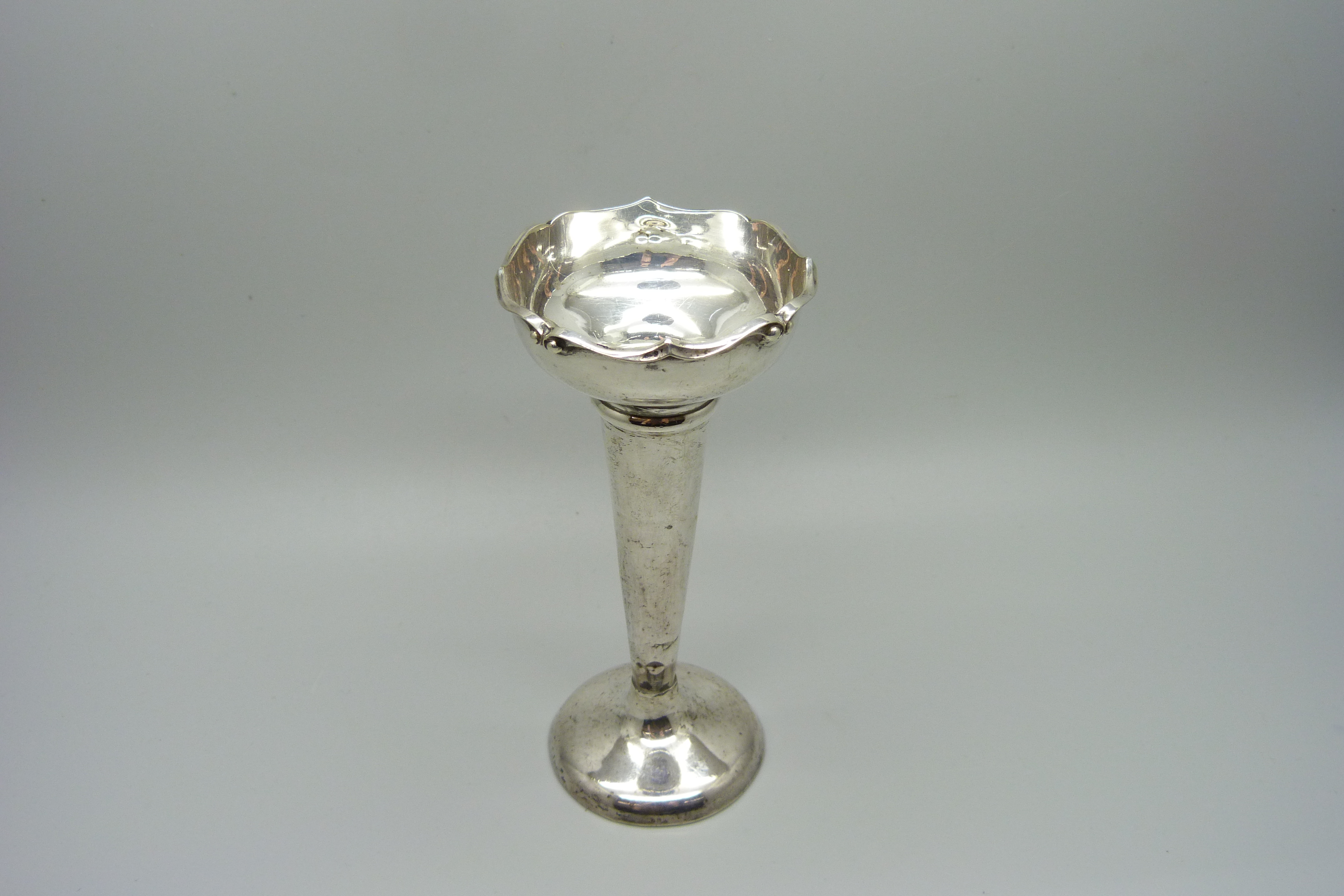 A silver posy vase, Birmingham 1911, weighted base, 12.5cm - Image 3 of 4