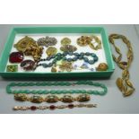 A tray of costume jewellery