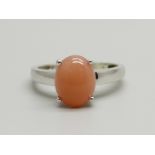 A 9ct white gold and peach moonstone ring, 2g, K