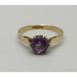 A 9ct gold and amethyst ring, 1.5g, L