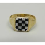 An 18ct gold and enamel ring, 4.5g, L