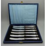 A cased set of silver silver handled knives, Sheffield 1906