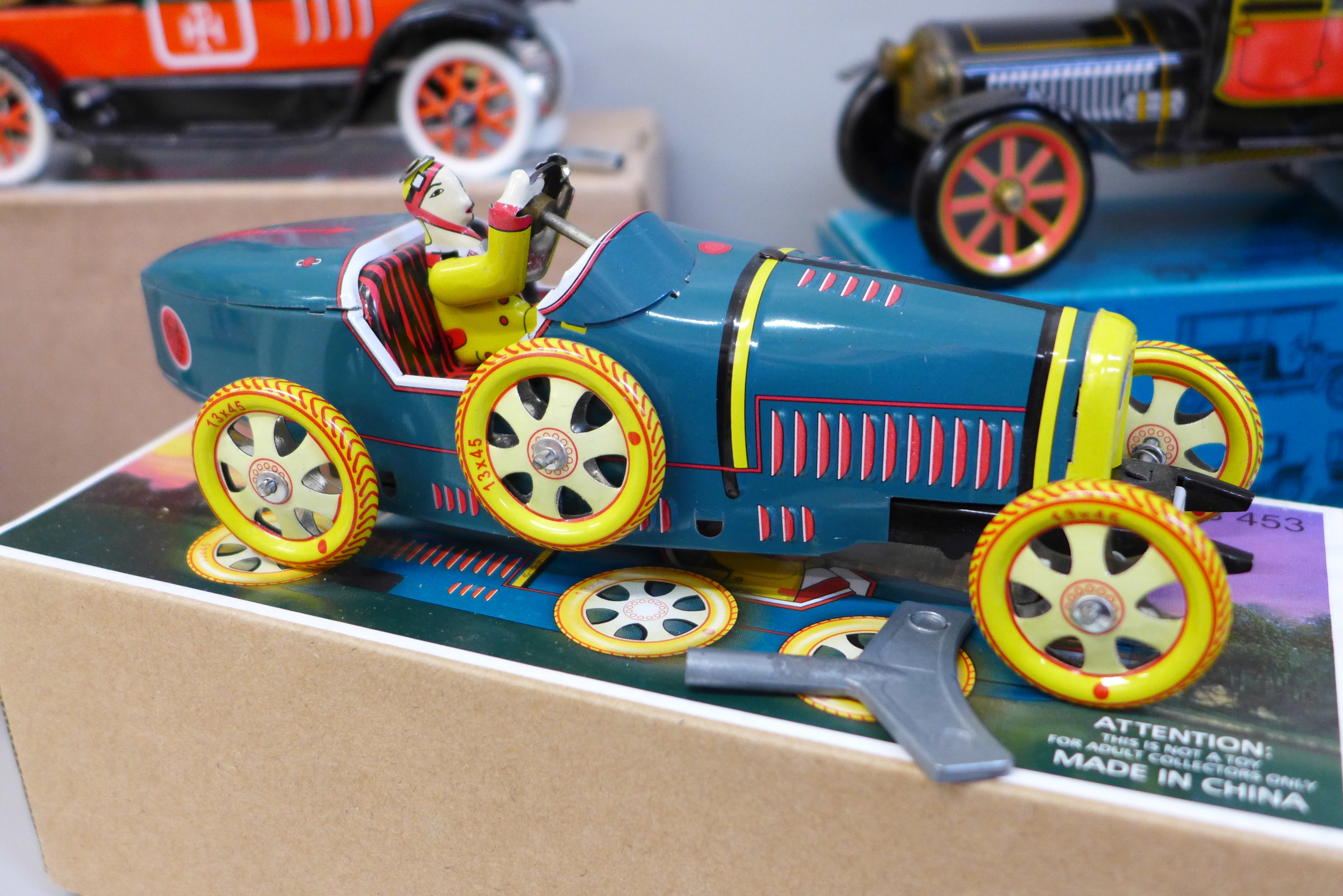 A collection of tin plate toys - Image 4 of 7