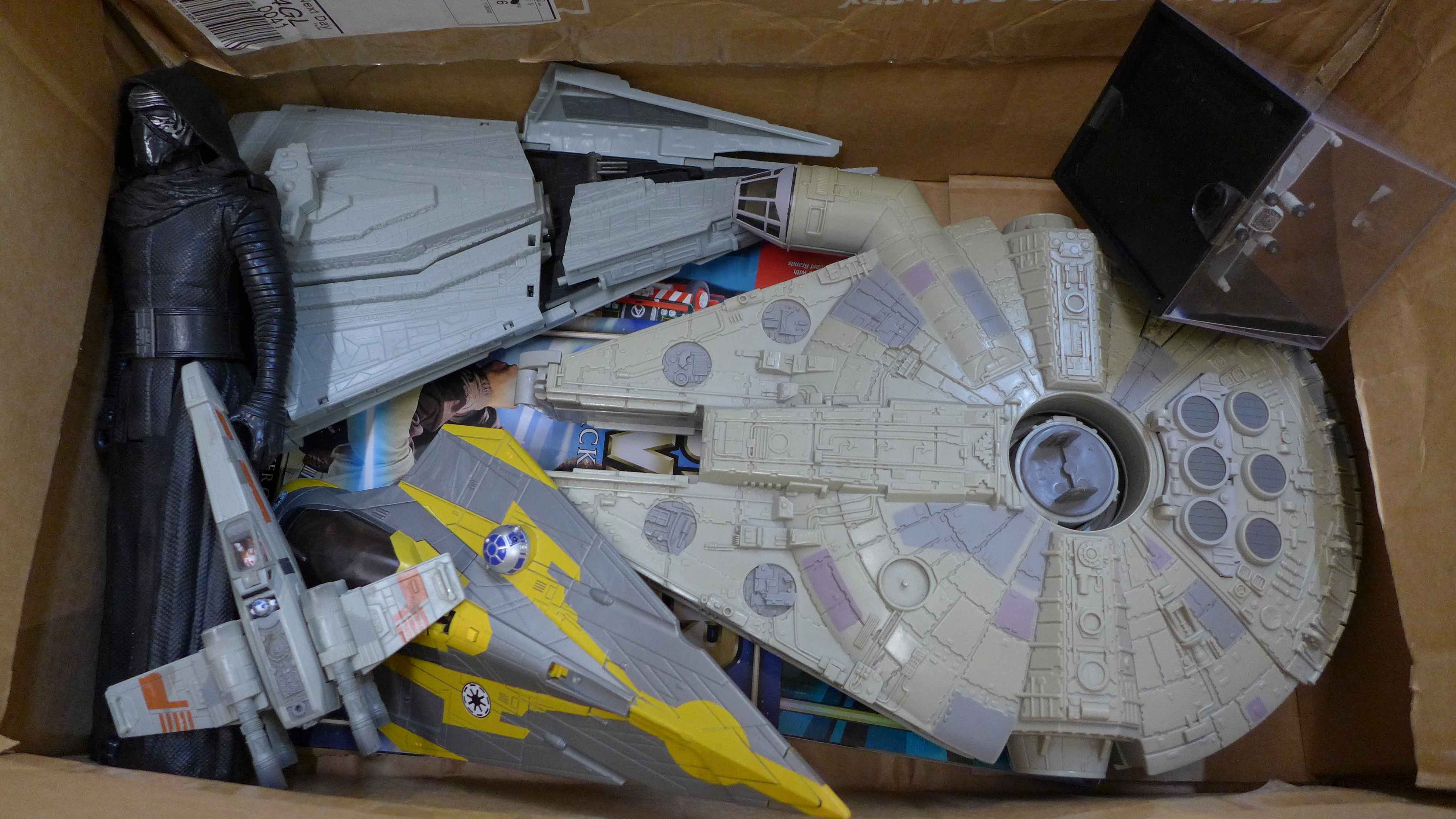 A collection of Star Wars items including Hasbro figures, a 1995 Kenner lead figure set, - Image 3 of 3