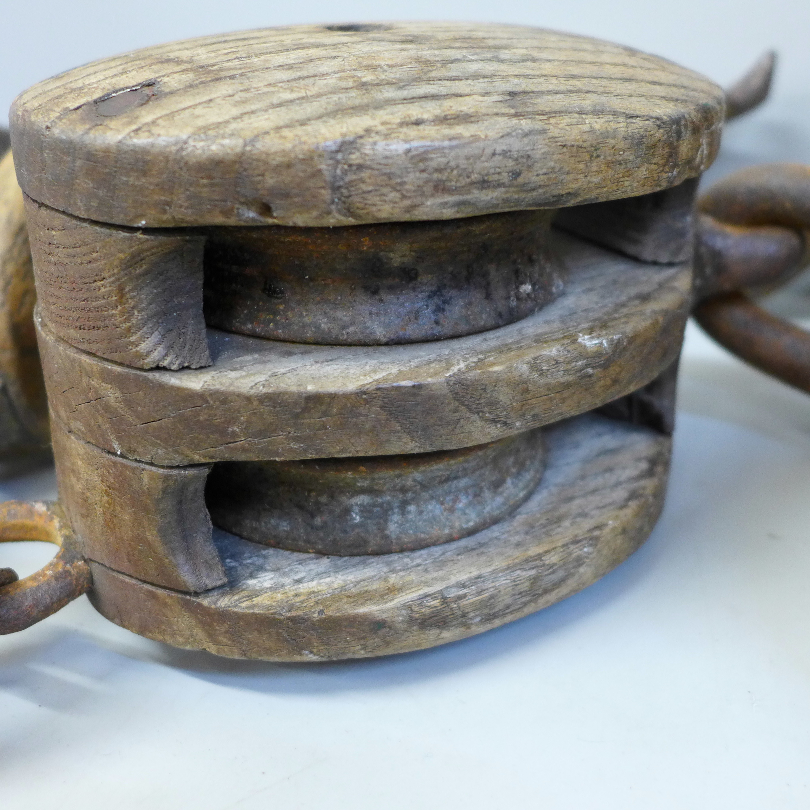 Four pulley wheels including a pair - Image 3 of 4