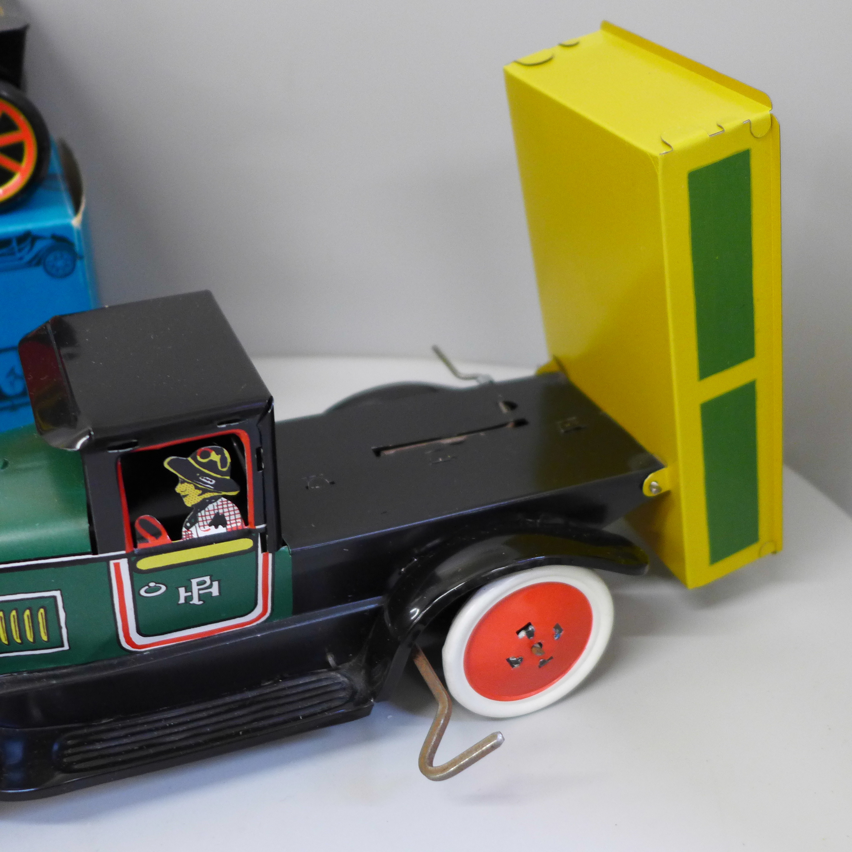 A collection of tin plate toys - Image 3 of 7