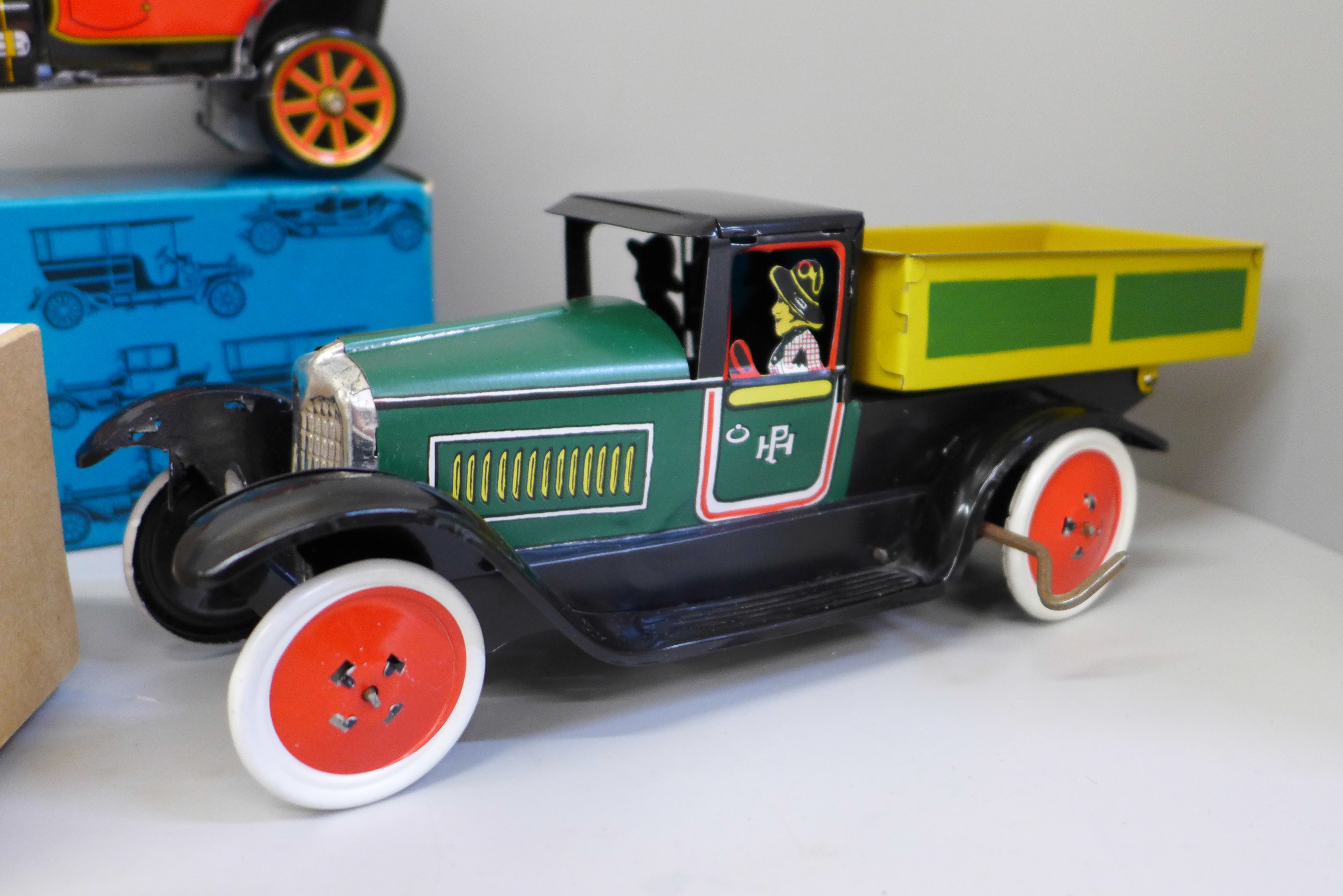 A collection of tin plate toys - Image 2 of 7